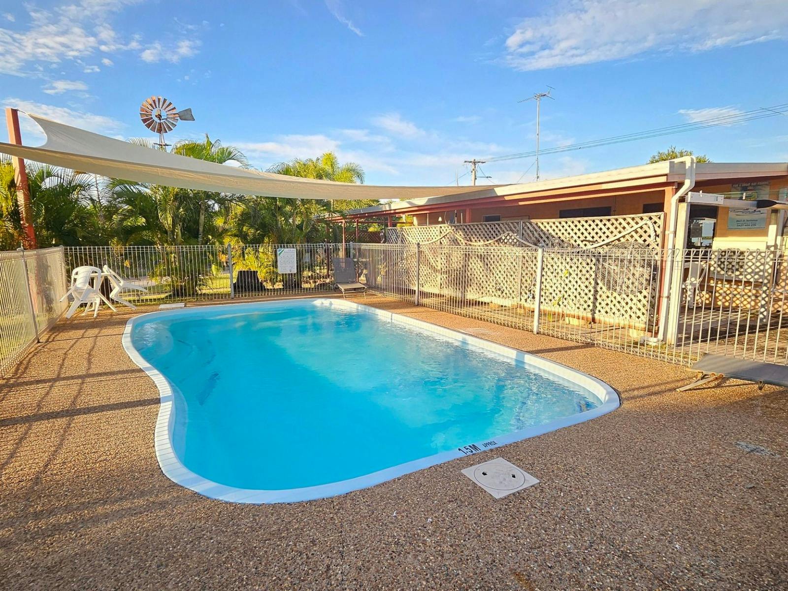 Savannah Shores Swimming Pool