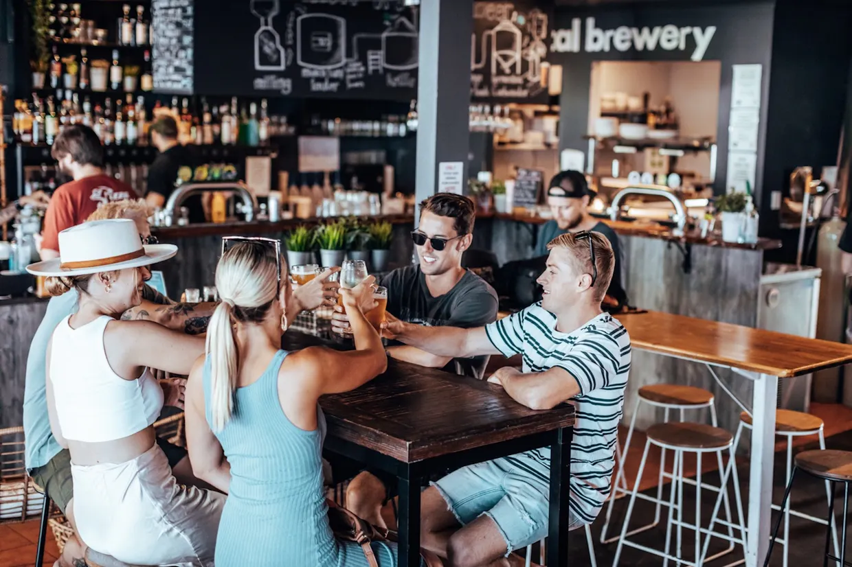 Moffat Beach Brewing Co: Beachside