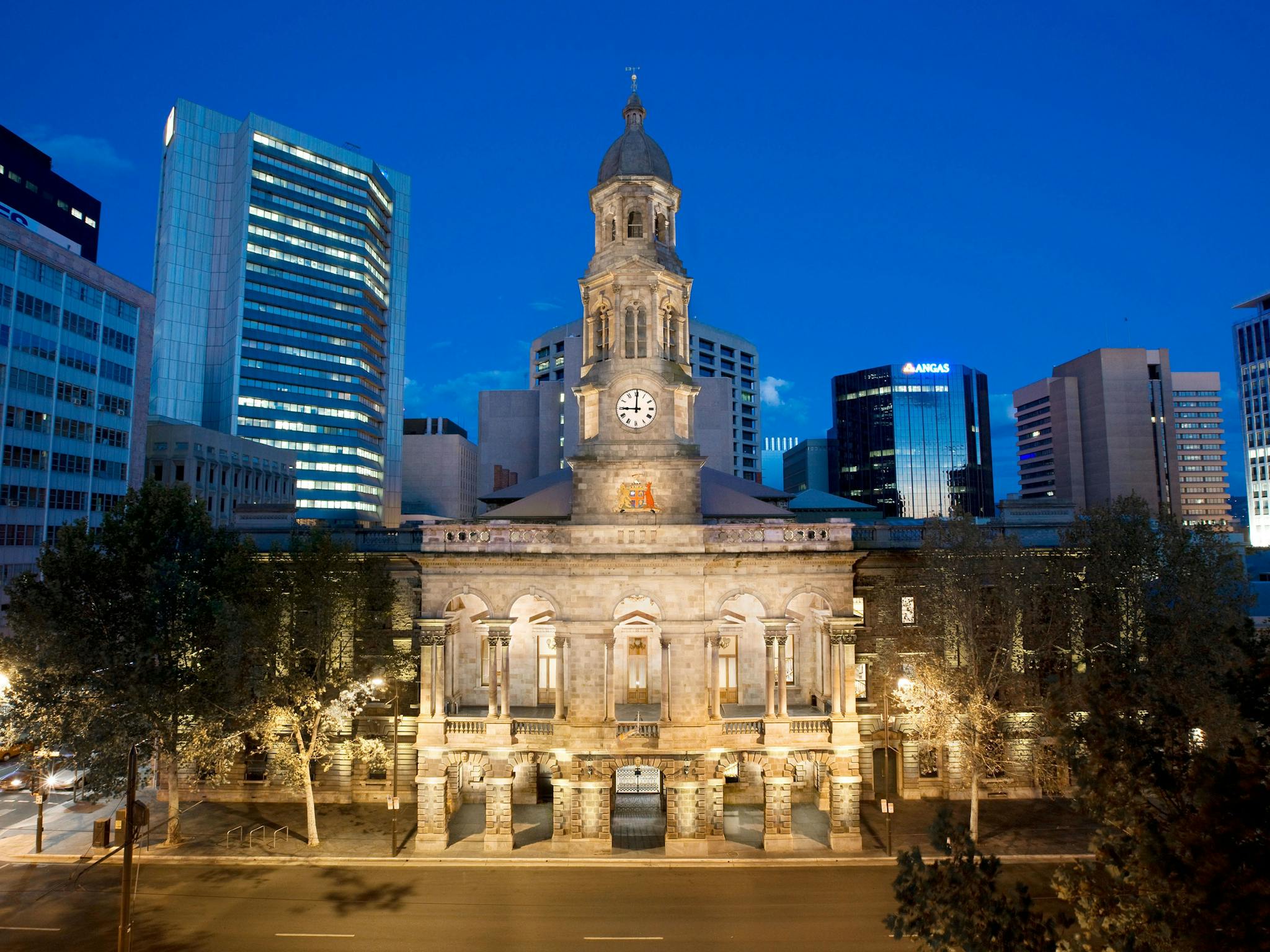 History Festival - Adelaide Town Hall Tour: Public Tour in French Slider Image 1