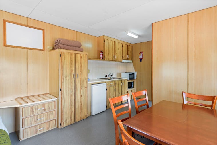 Economy Cabin Sleeps 5