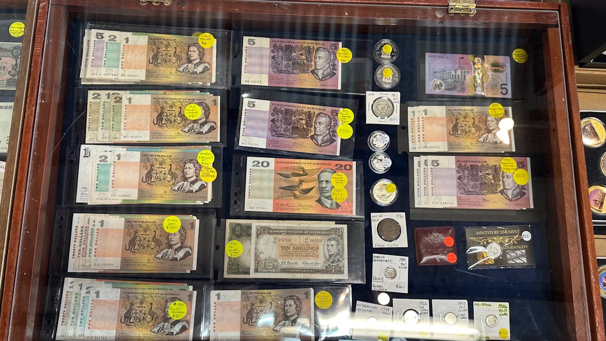 Coins & banknotes Coins & banknotes