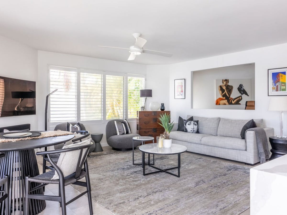 Fully air-conditioned, Open plan living, with high-end finishes Fully air-conditioned, Open plan living, with high-end finishes