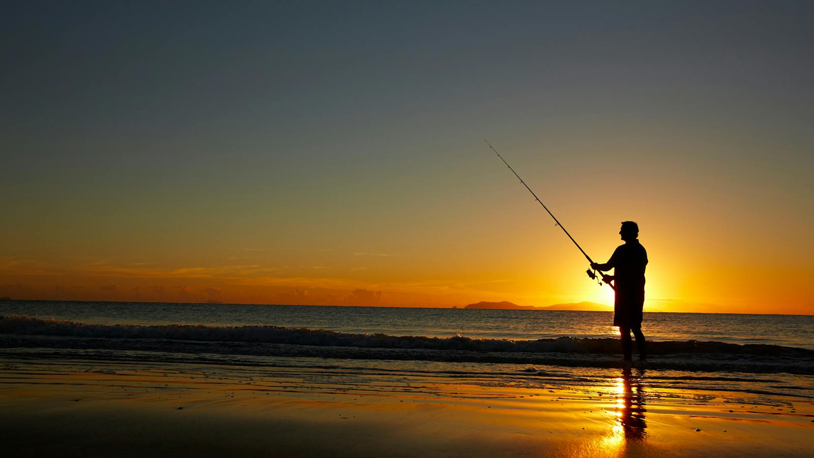 Early morning sunrise at Blacks Beach