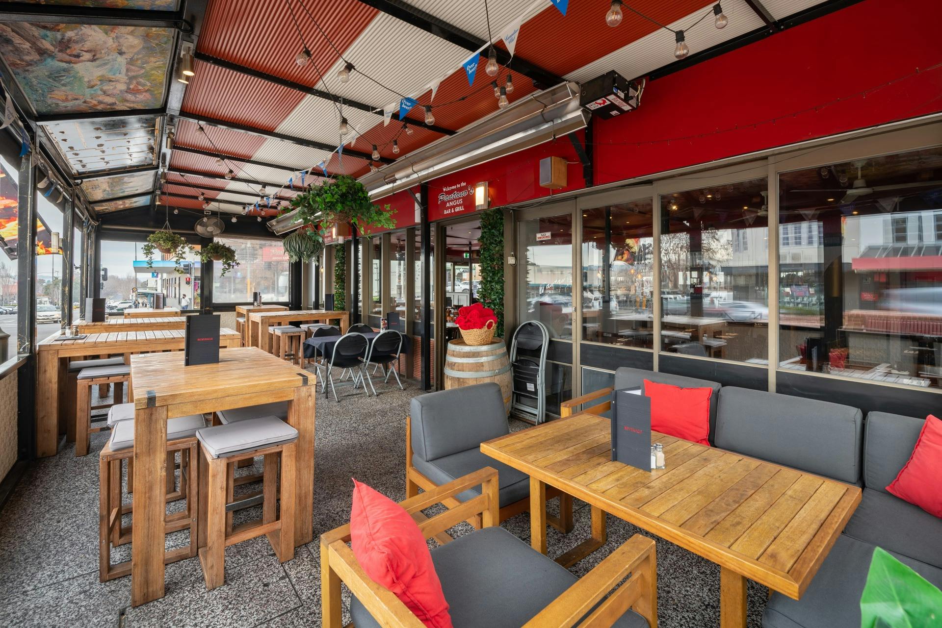 The outdoor deck area seats 60ppl & is a combination of high tables, with bar stools & low tables