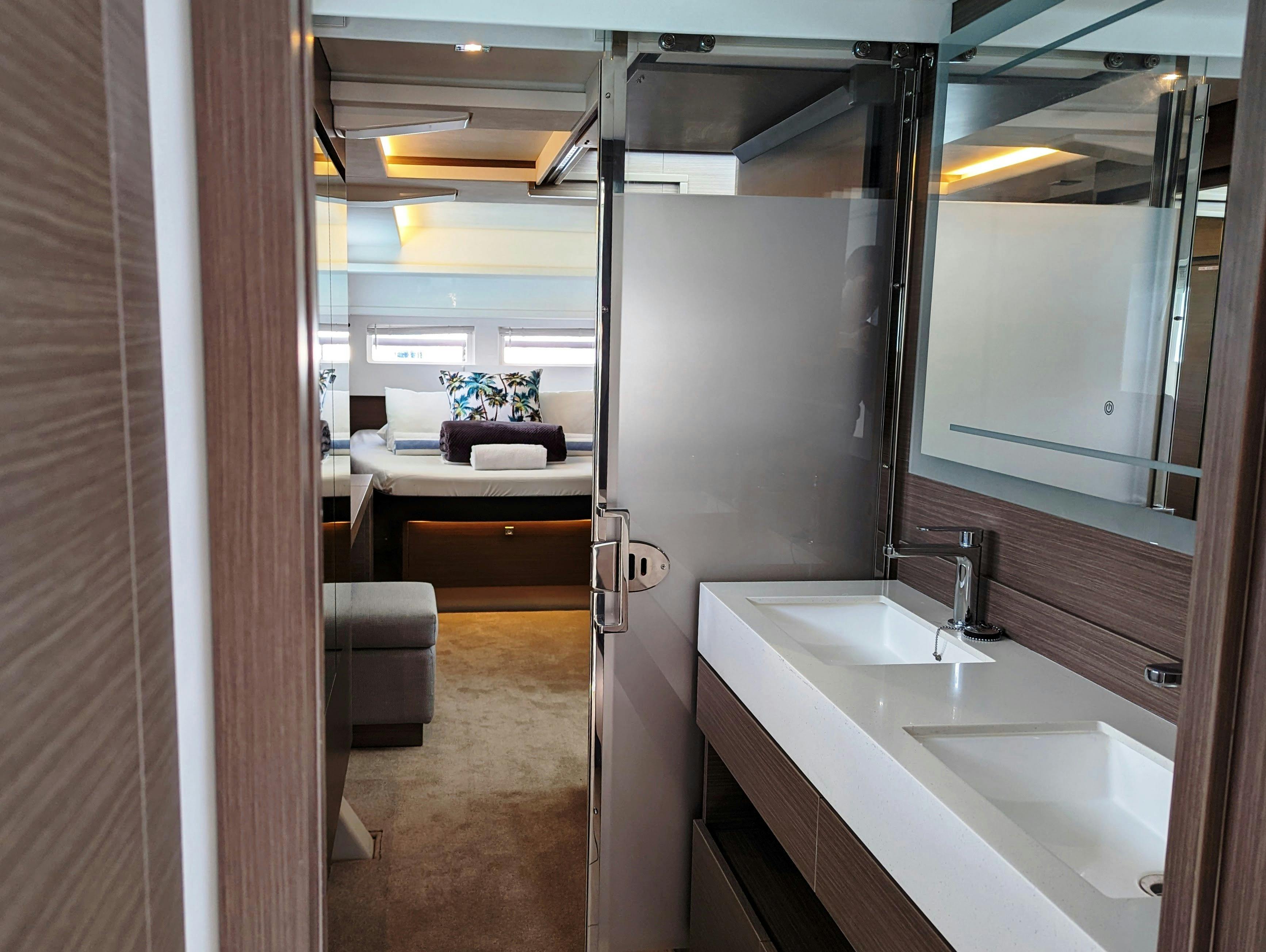Master suite ensuite & cabin