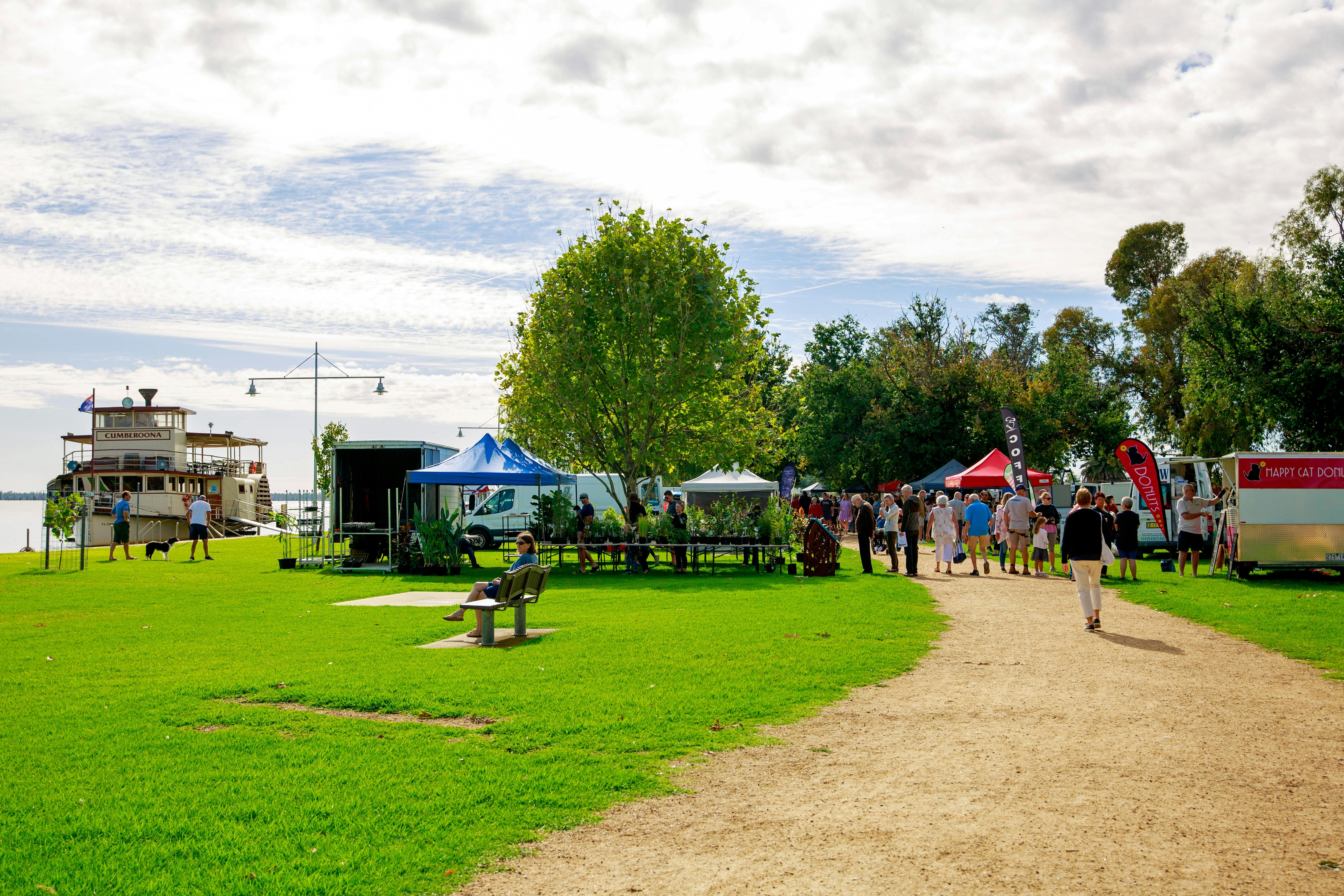 Yarrawonga Farmers and Craft Market NSW Holidays & Things to Do, Attractions