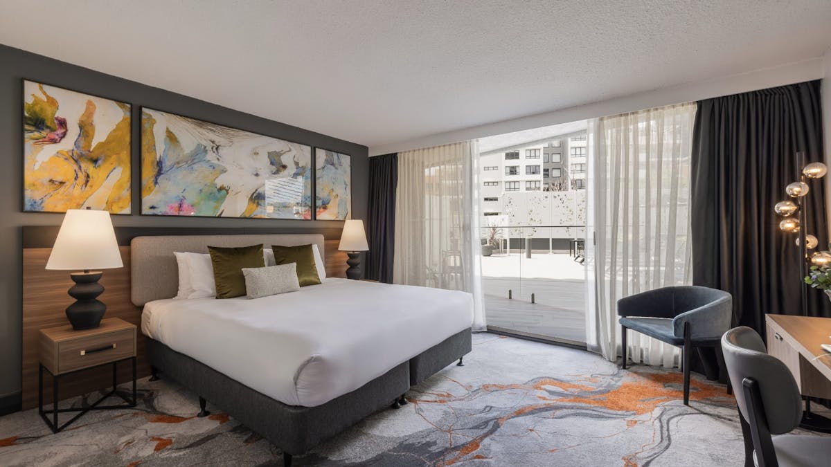 Deluxe Poolside Room