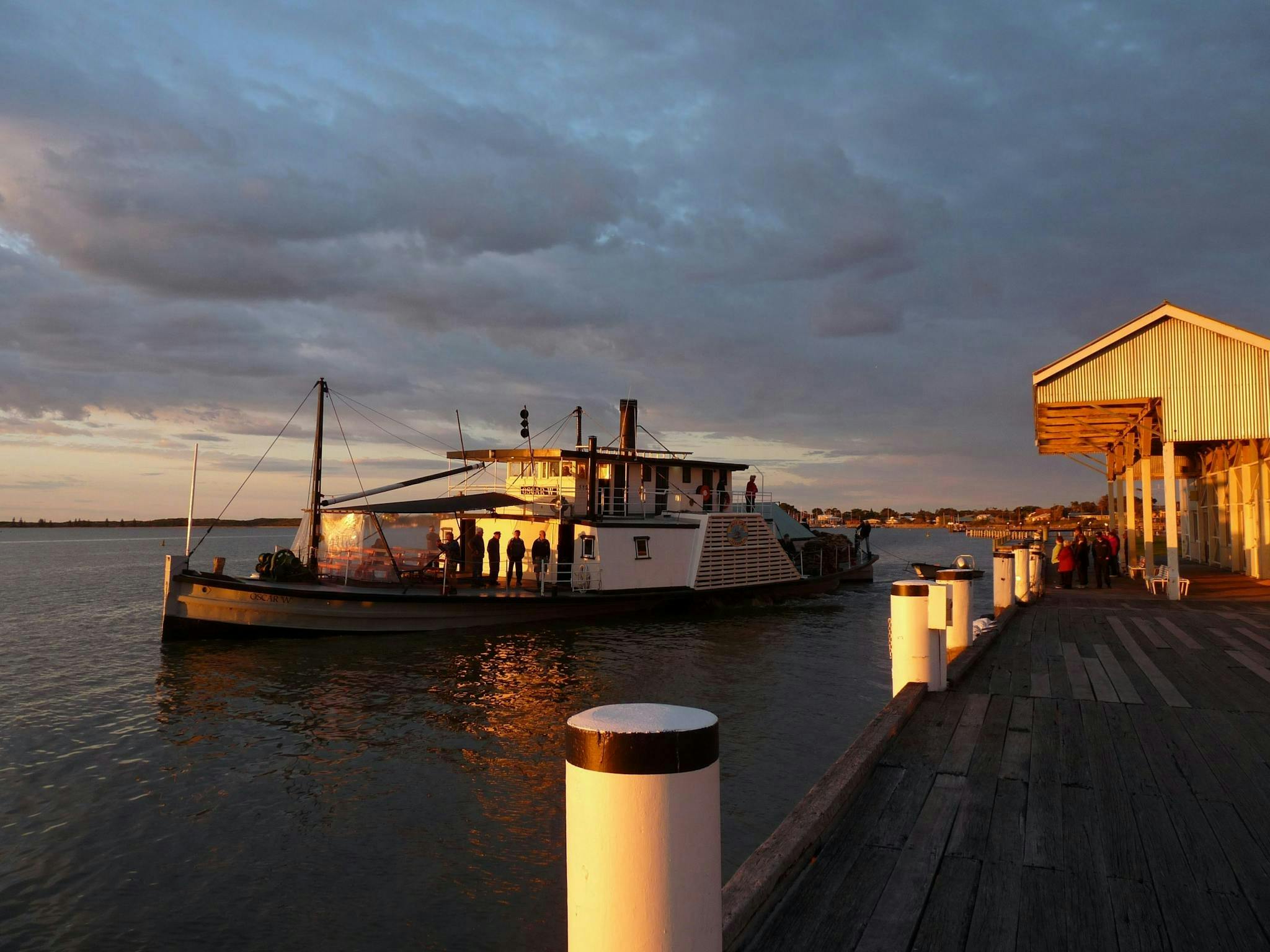Oscar W pulling away from Goolwa Wharf