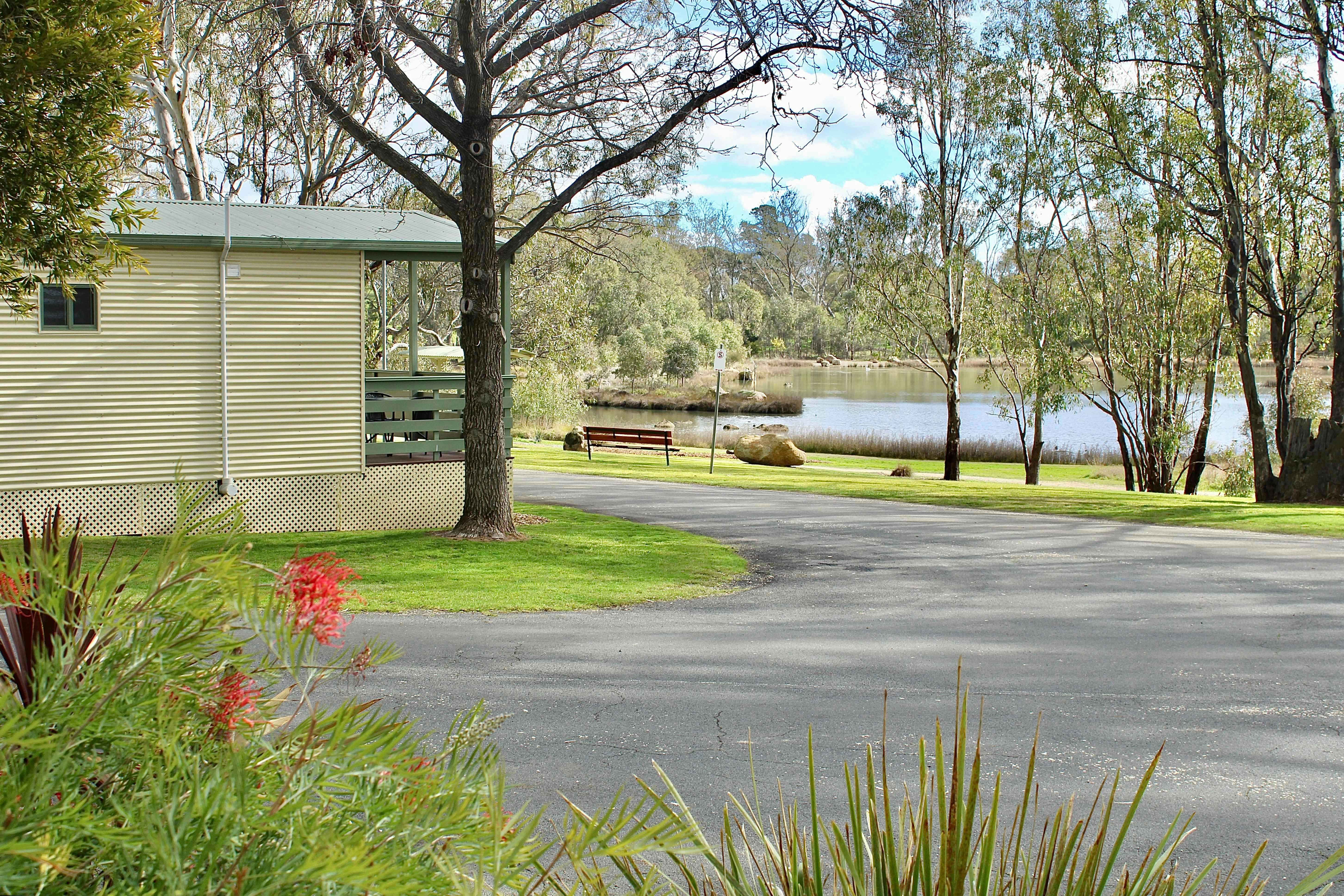BIG4 Rutherglen Holiday Park cabin with Lake King view