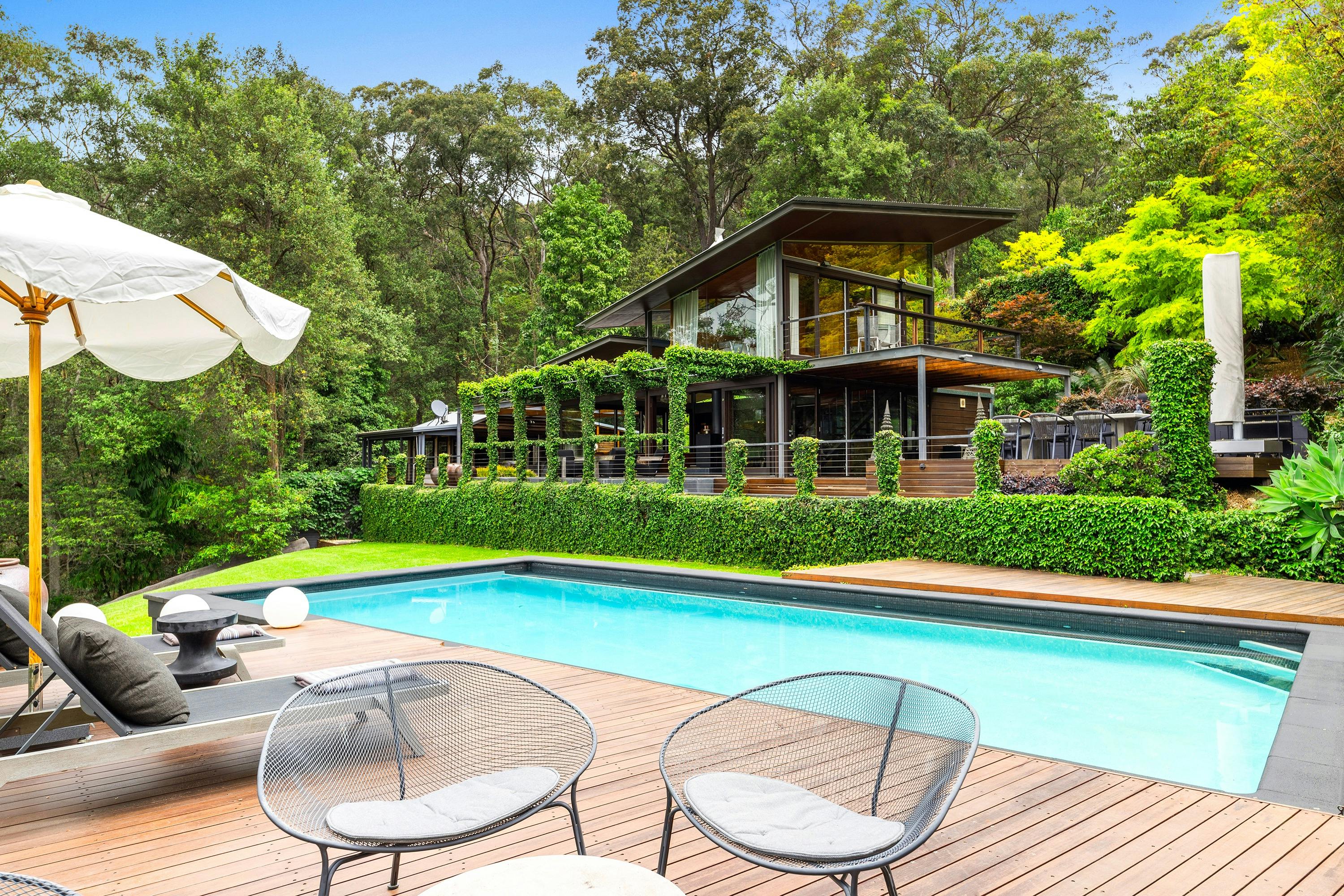 豪華池畔休養所