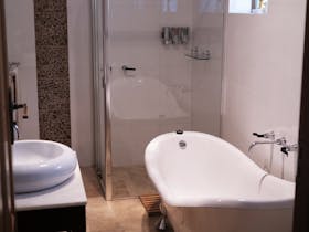 DOWNSTAIRS BATHROOM WITH FULL SIZE BATH