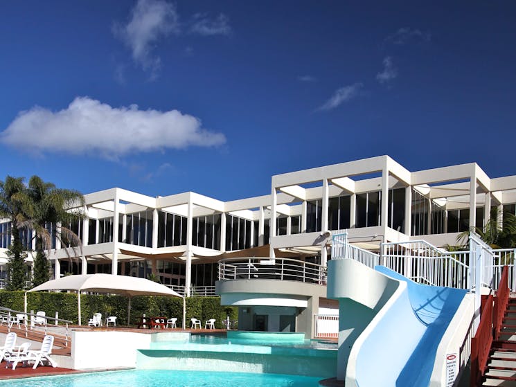 Opal Cove Resort Horizons Restaurant and Bar Pool Area
