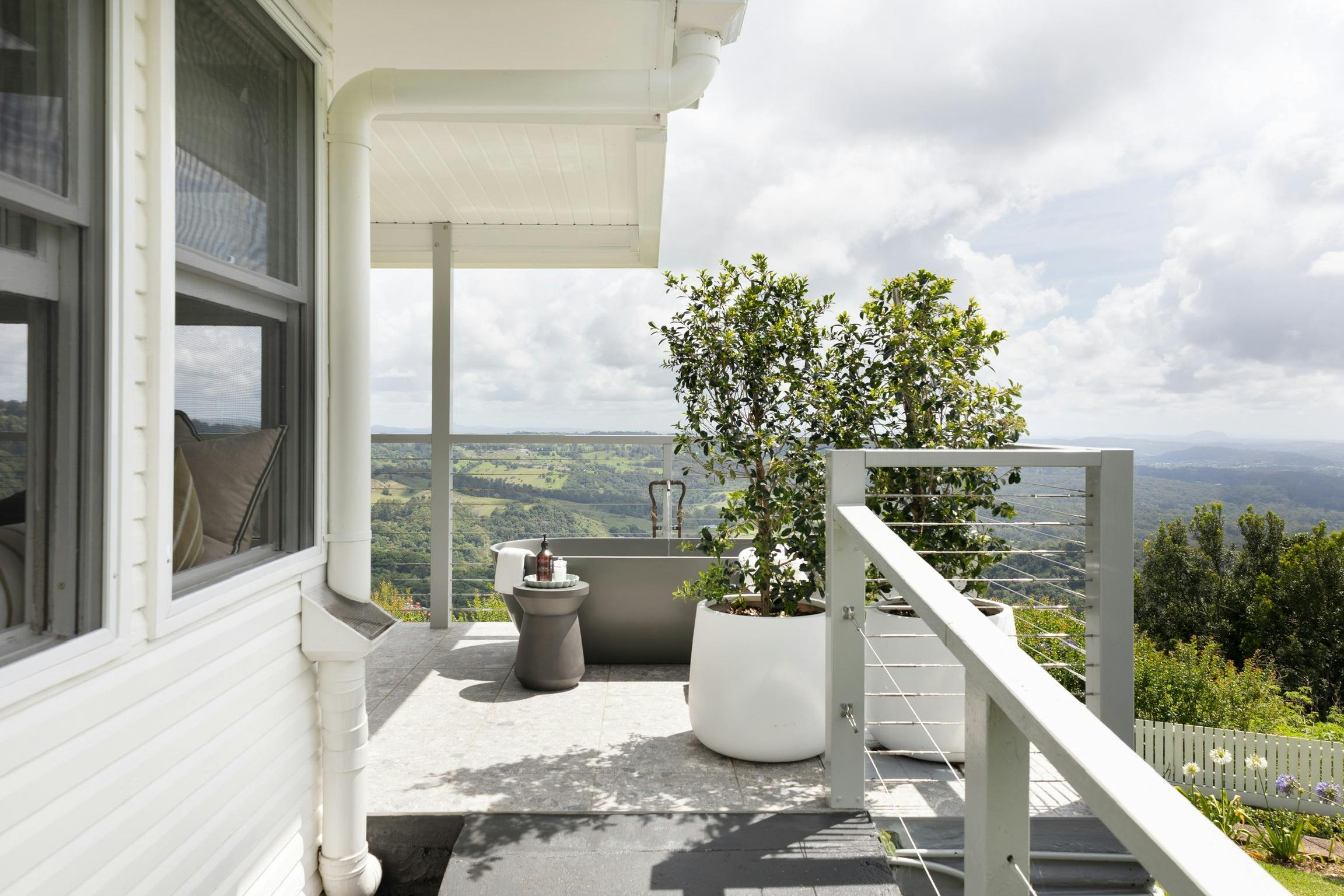 A bath to literally soak up those amazing views!