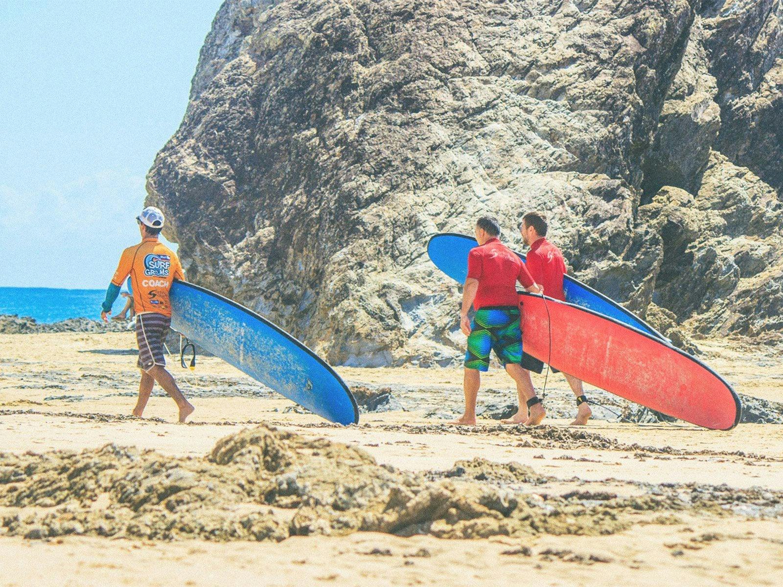 Learn to surf in a private lession at the famous Currumbin Alley