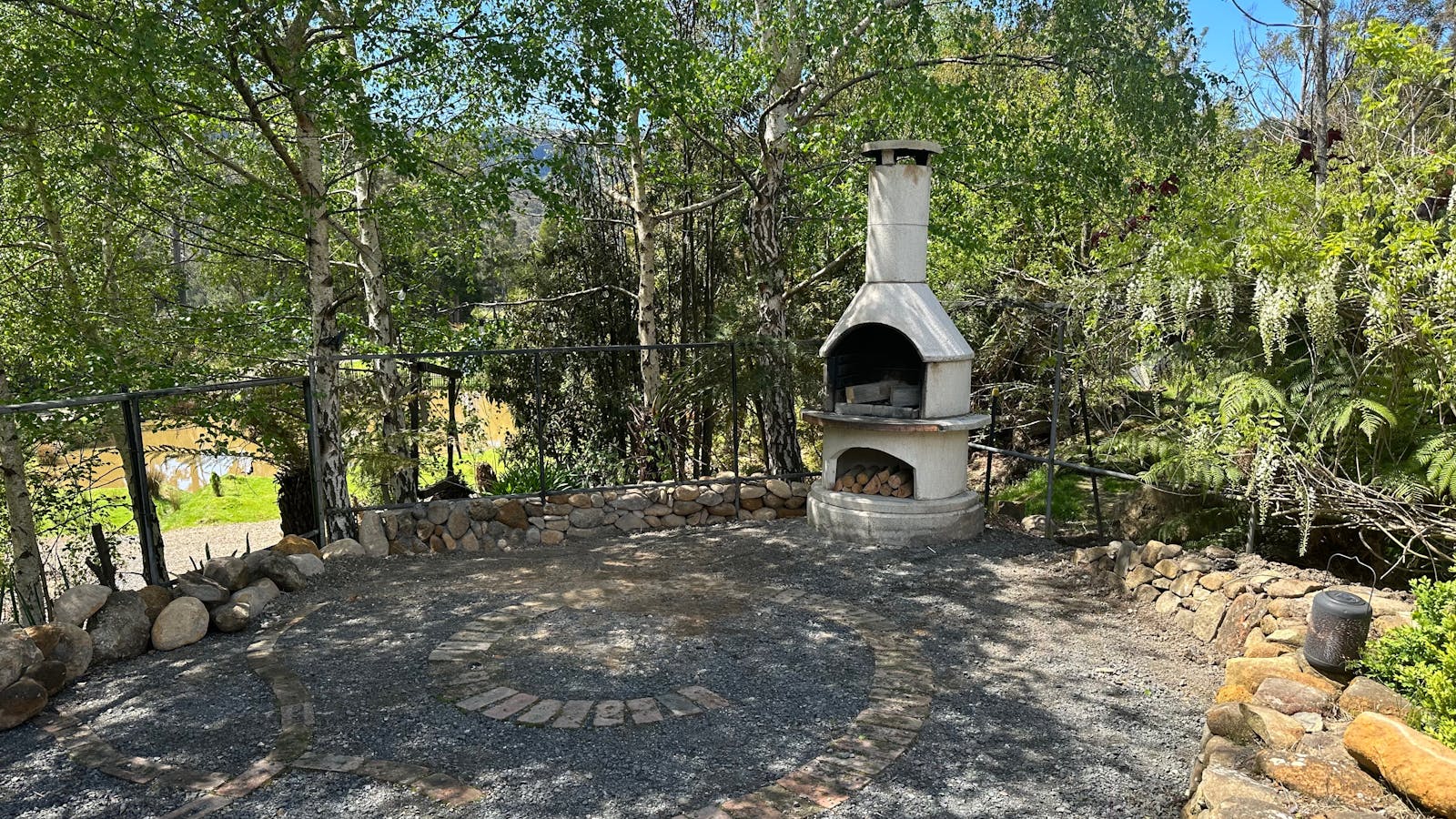 Wood fired pizza/bbq oven