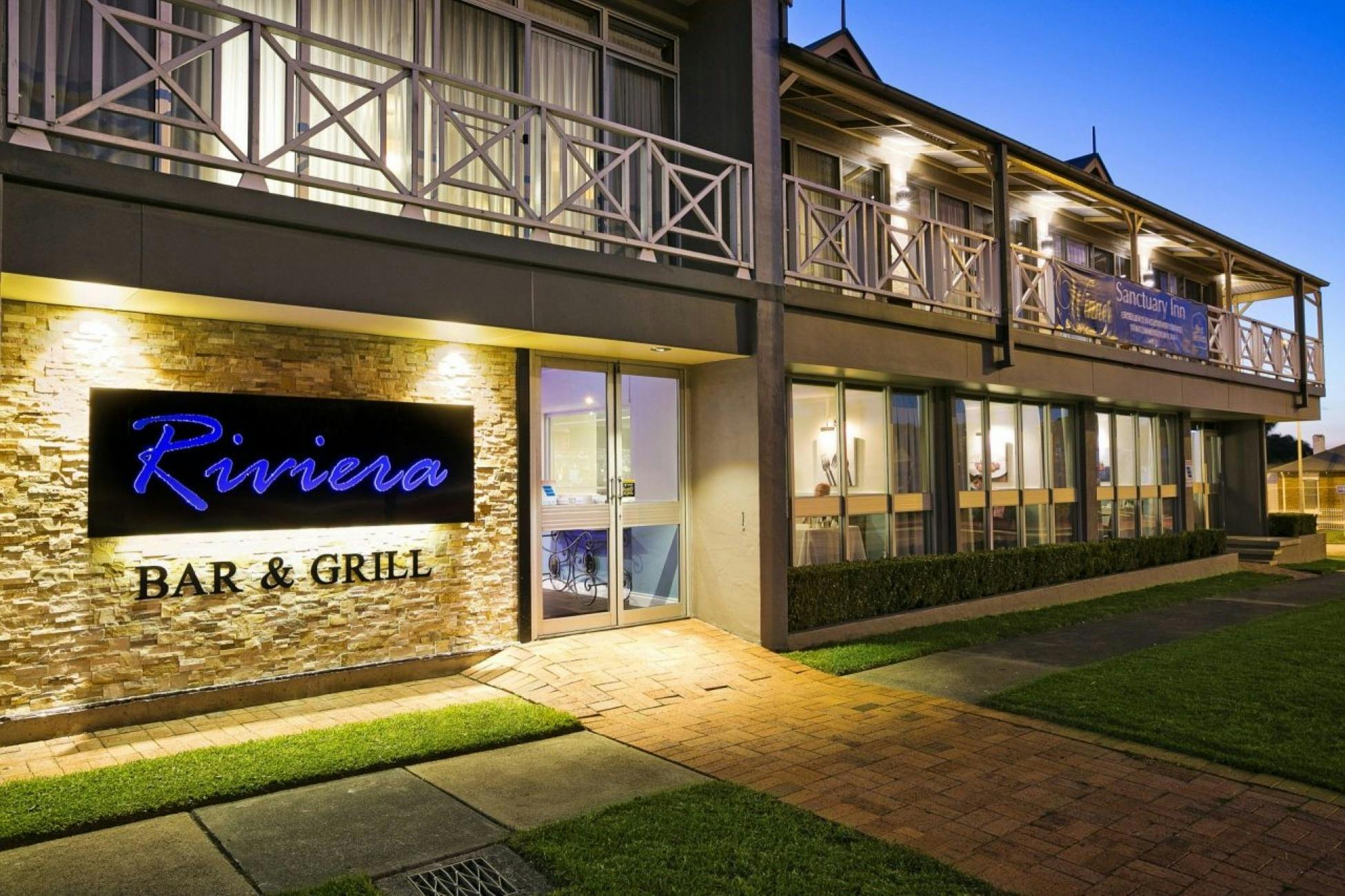 Riviera Bar and Grill
