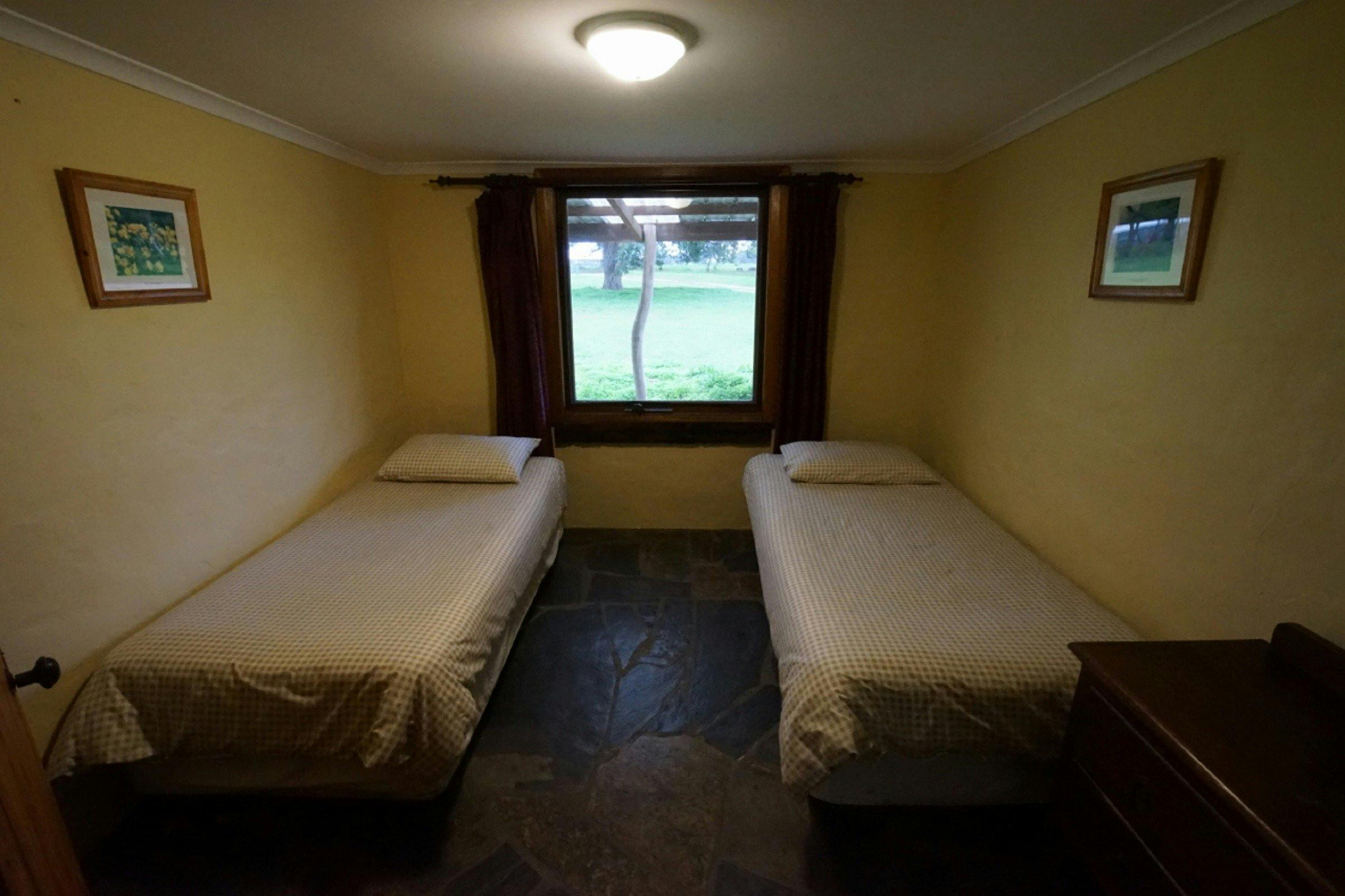 Goondooloo Cottage twin share bedroom
