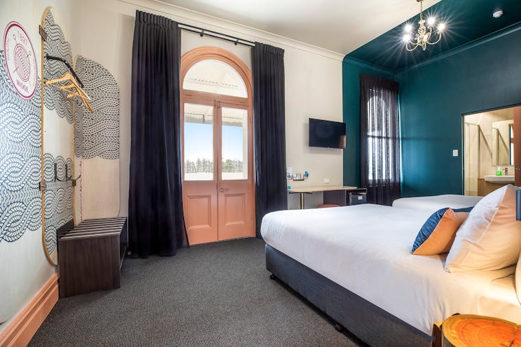 Studio Twin Queen Ensuite