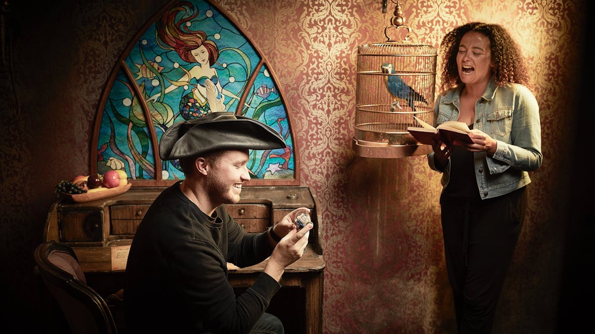 2 players reading clues in a pirate themed escape room