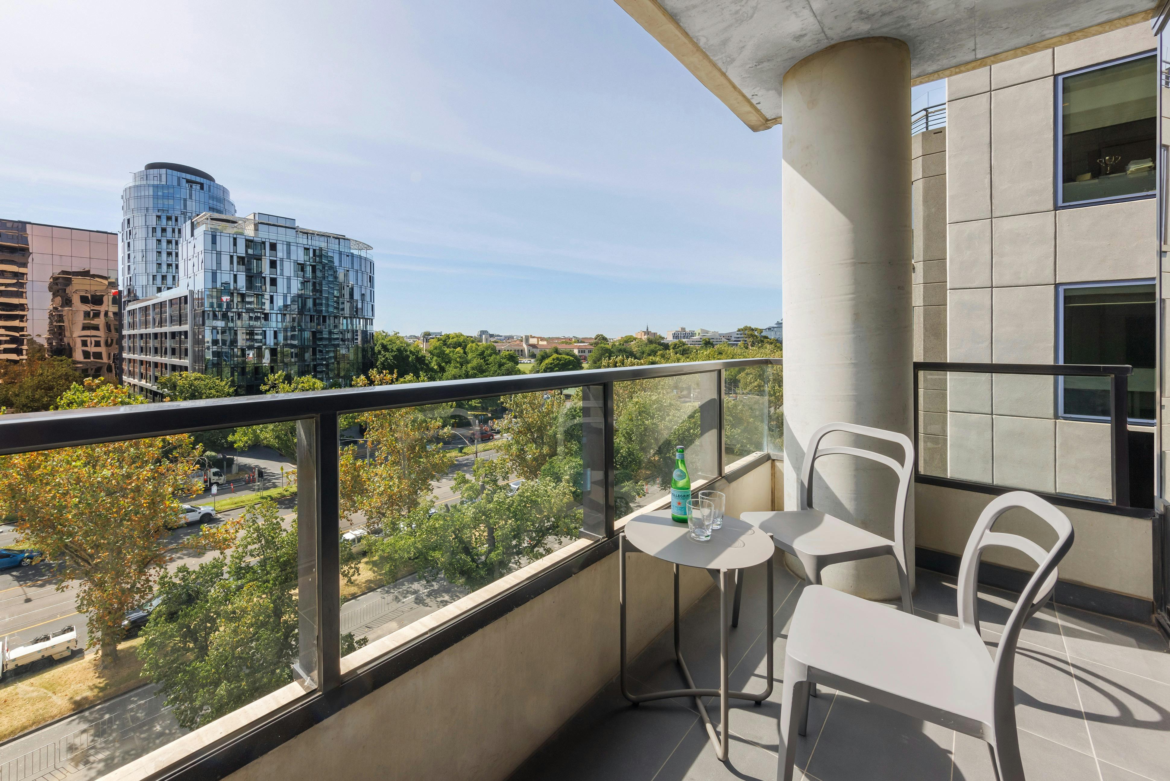 Save up to 30% Off at Oaks Melbourne Southbank Suites