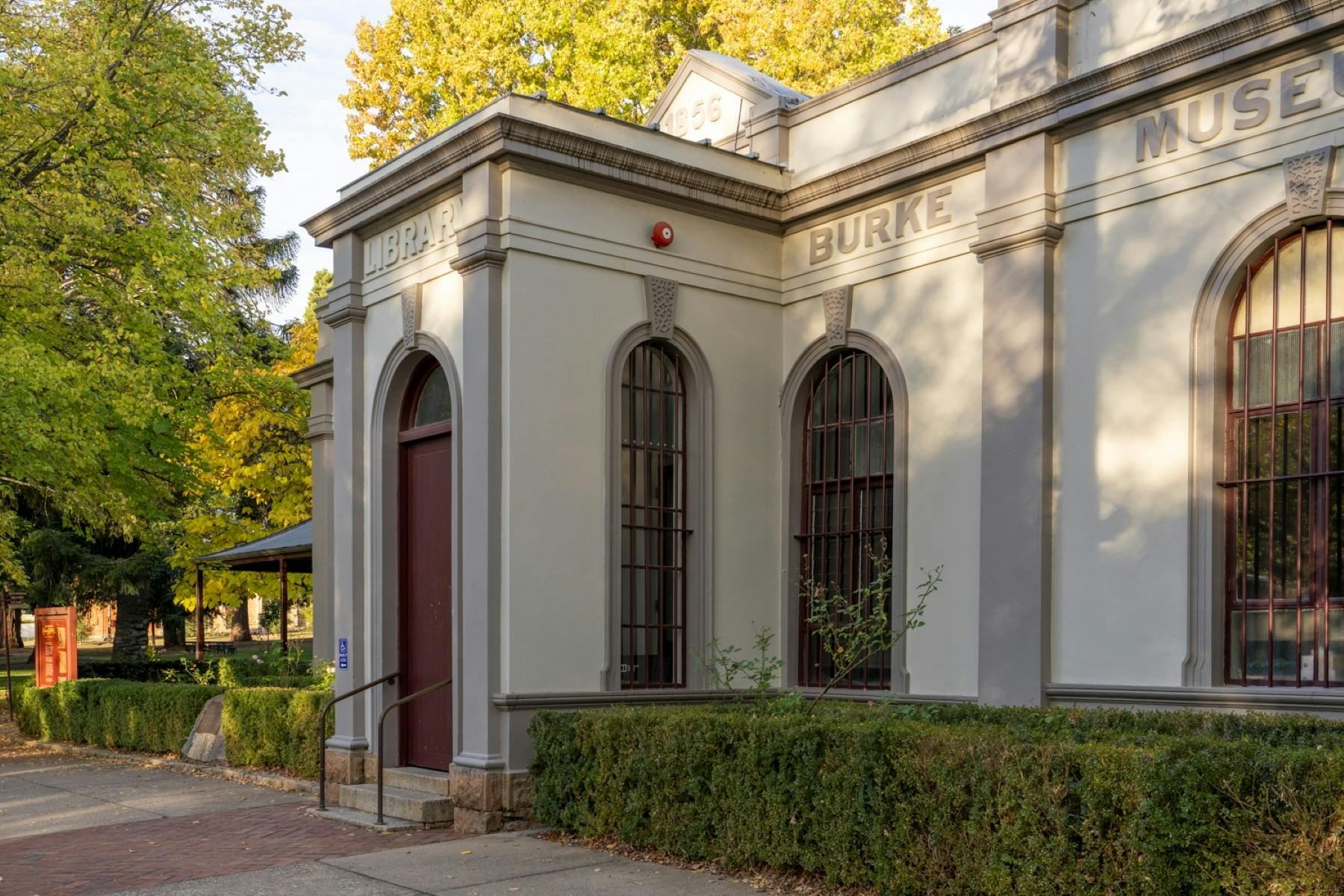 The Burke Museum Beechworth front facade from right angle