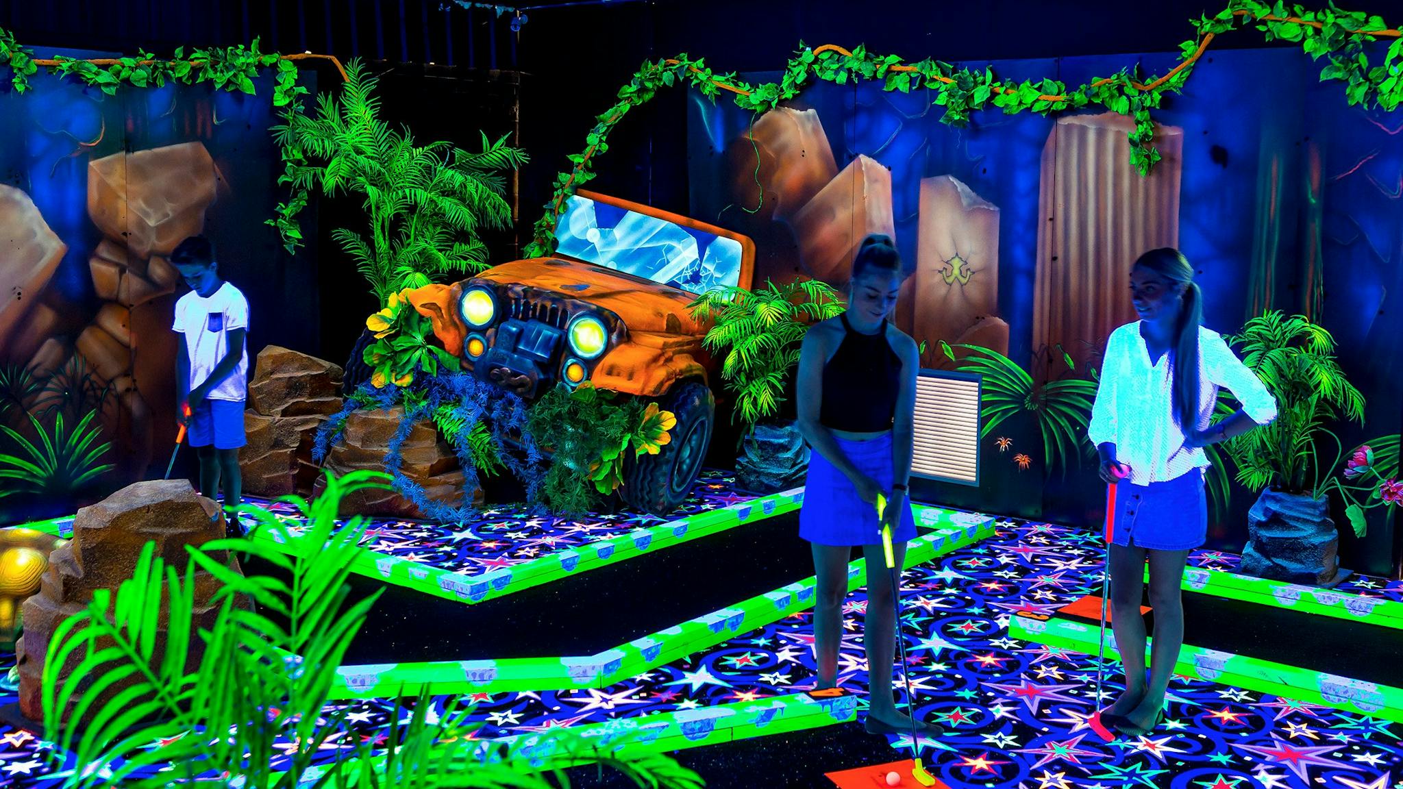 Glow in the dark mini golf