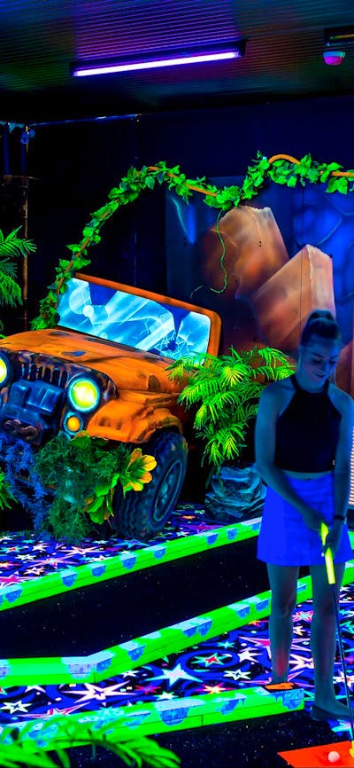 Glow in the dark mini golf