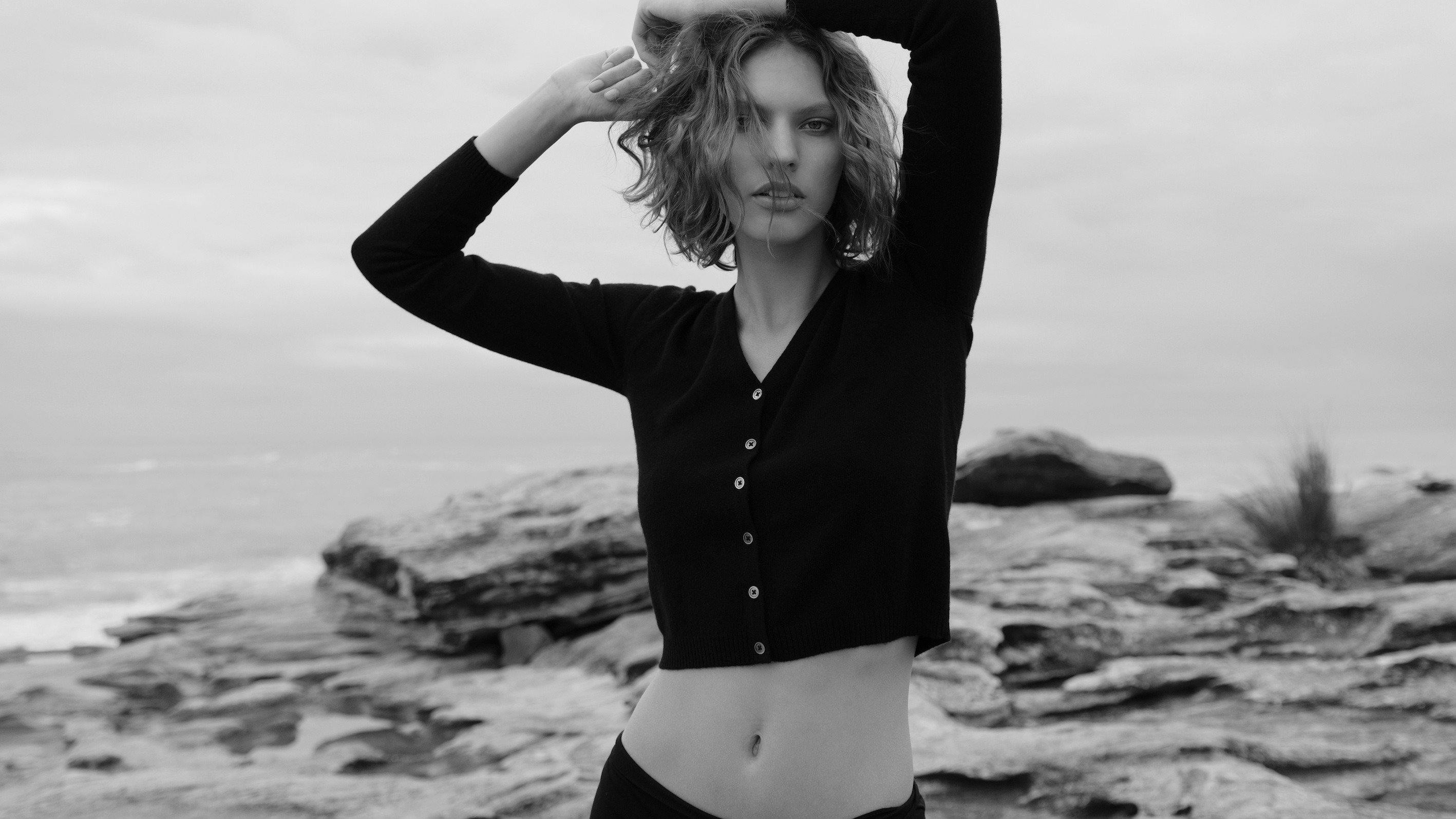 Sonya Hopkins 100% pure cashmere Rhian V cardigan in black