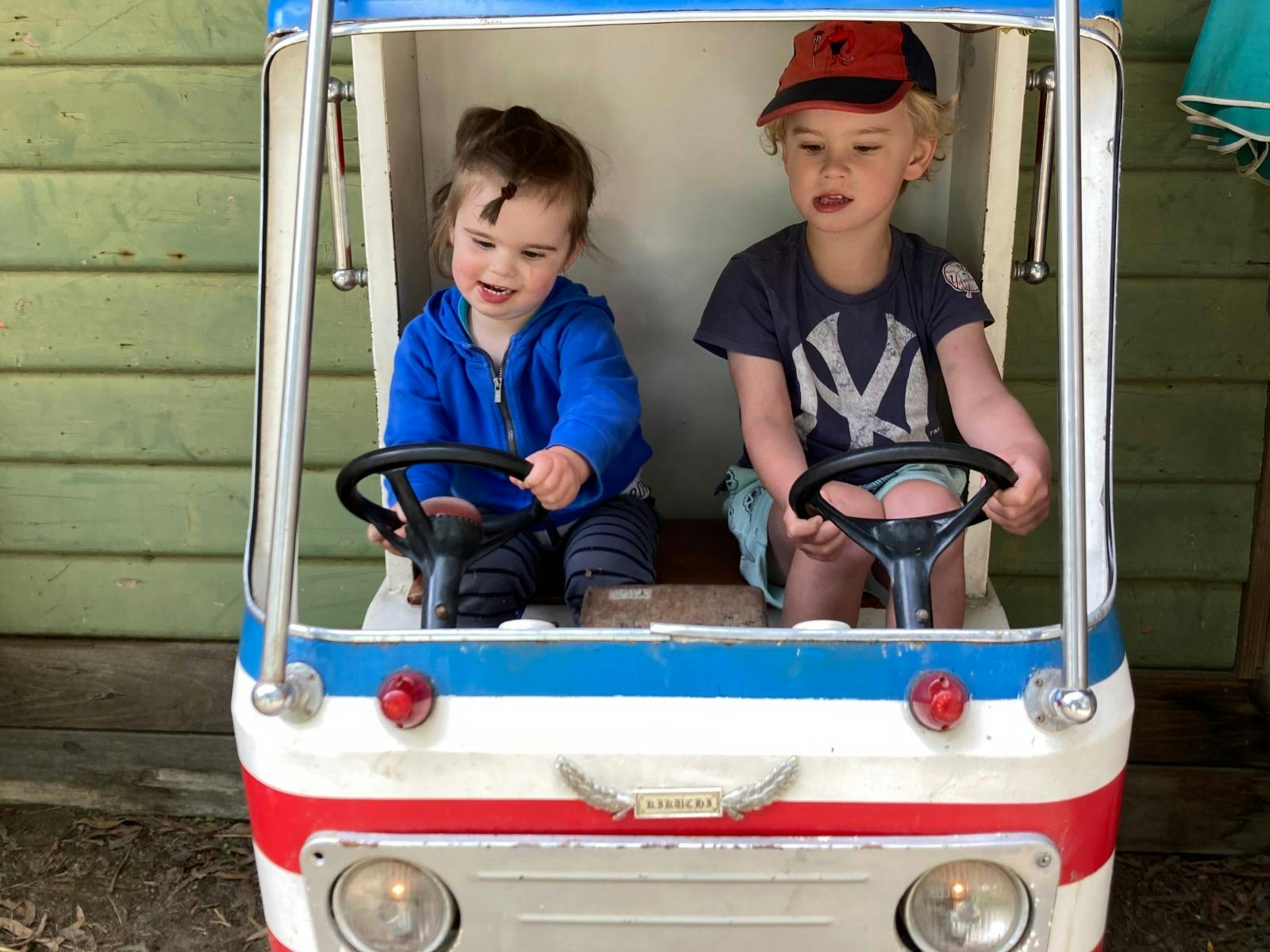 hugo bus