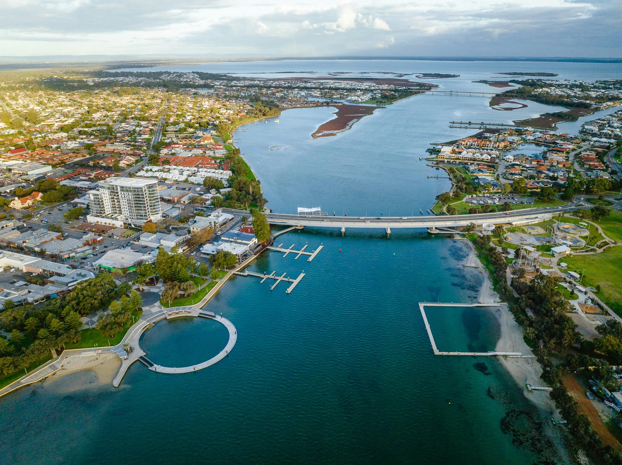 Aerial phot of Mandurah's Mandjar Bay
