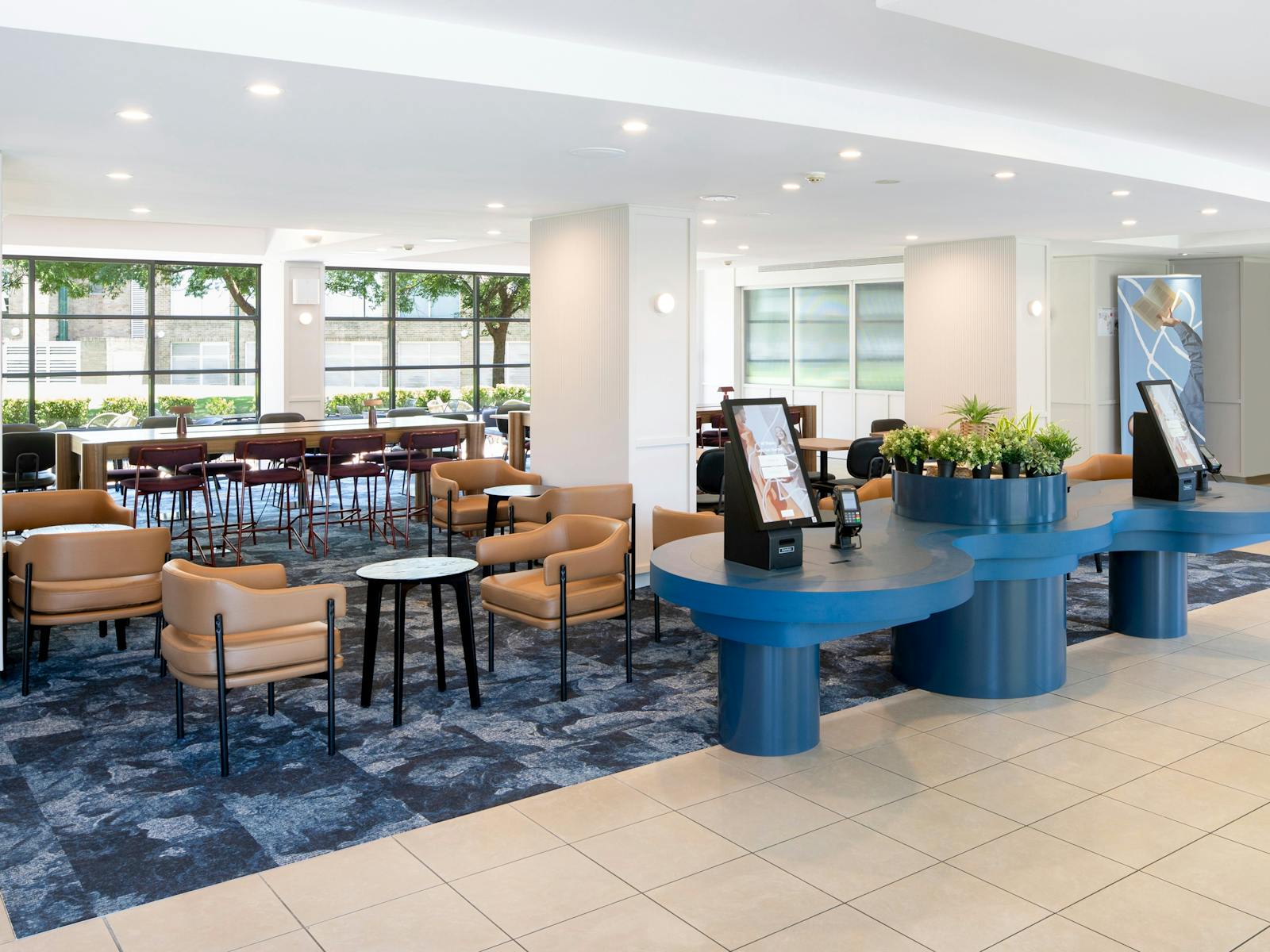 Self check-in / check-out stand