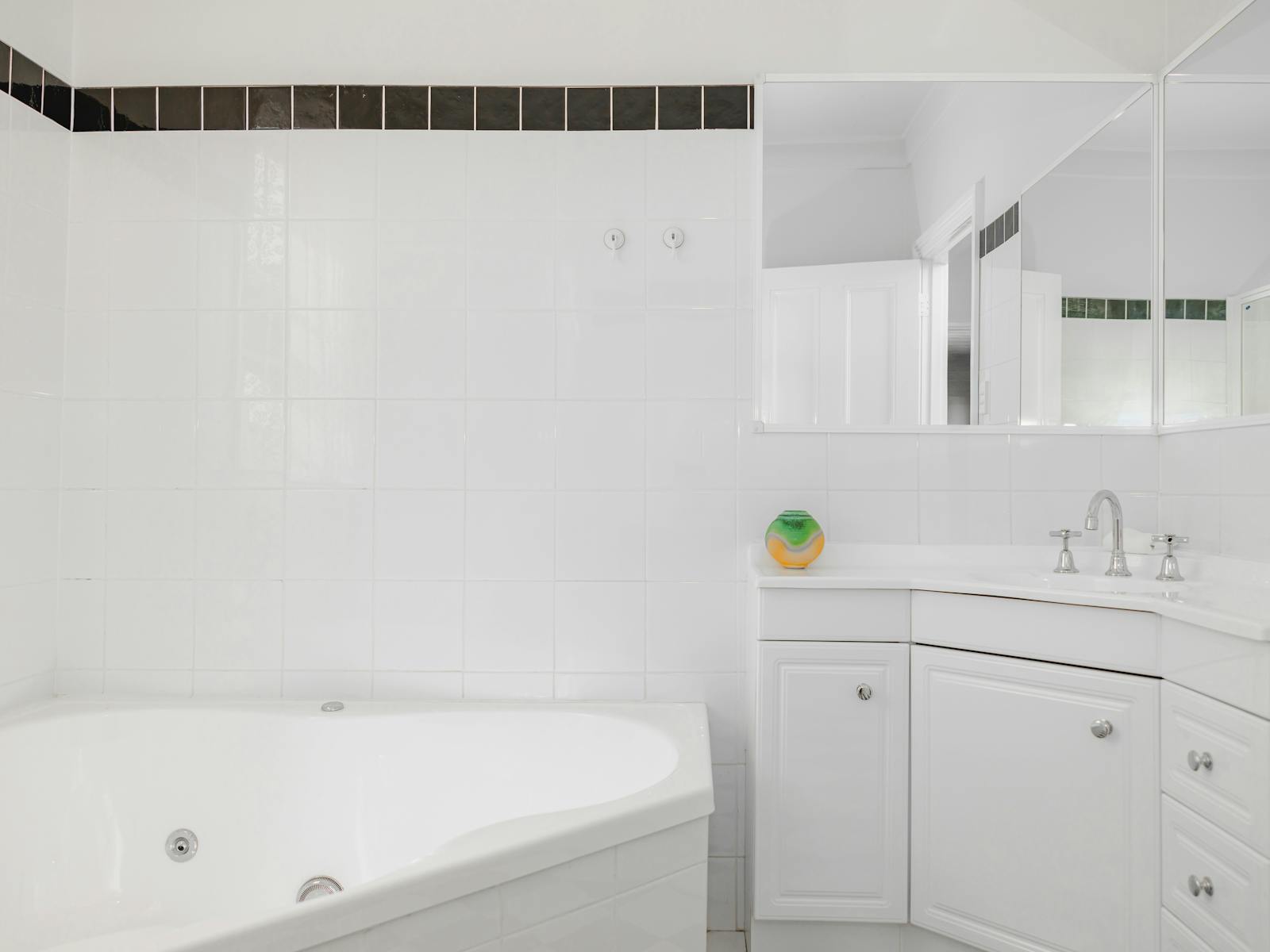 2 person corner spa, walk in shower. Separate toilet.  2nd bathroom is an ensuite