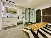 Ensuite adjoining master bedroom