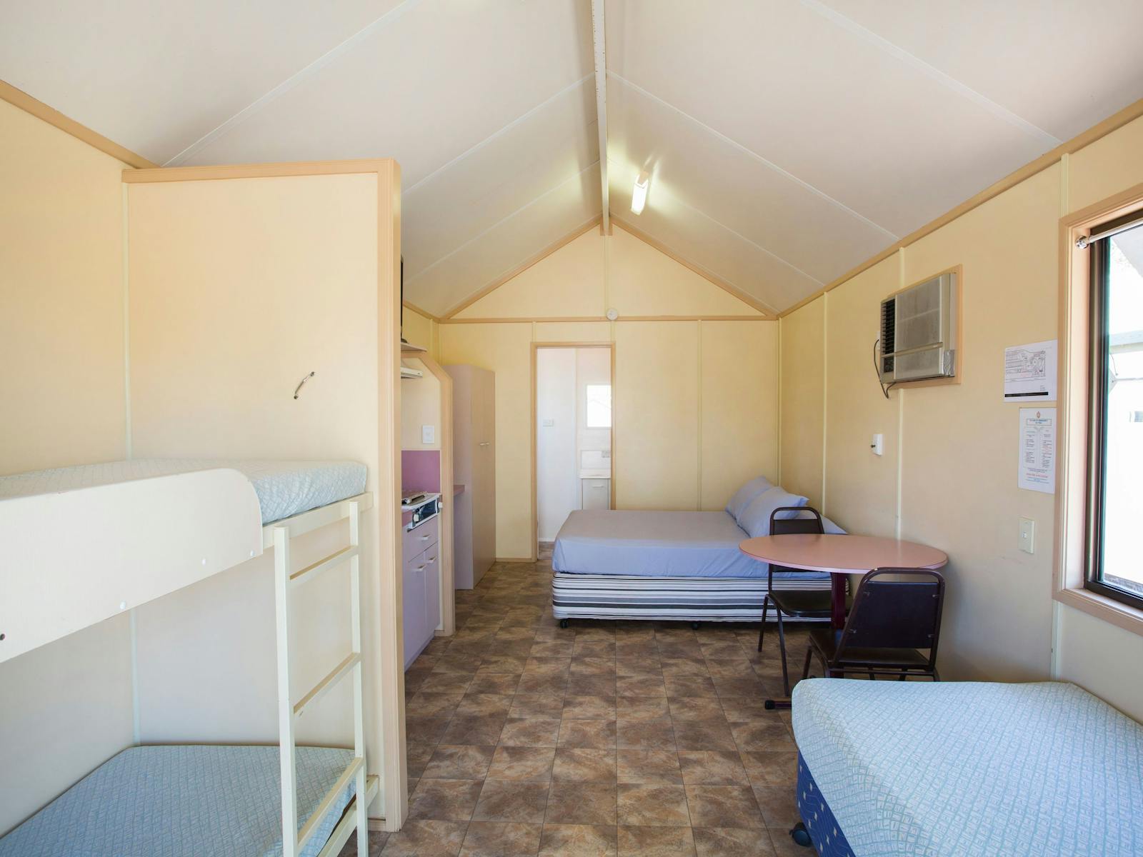 Discovery Parks - Cloncurry - Standard Cabin