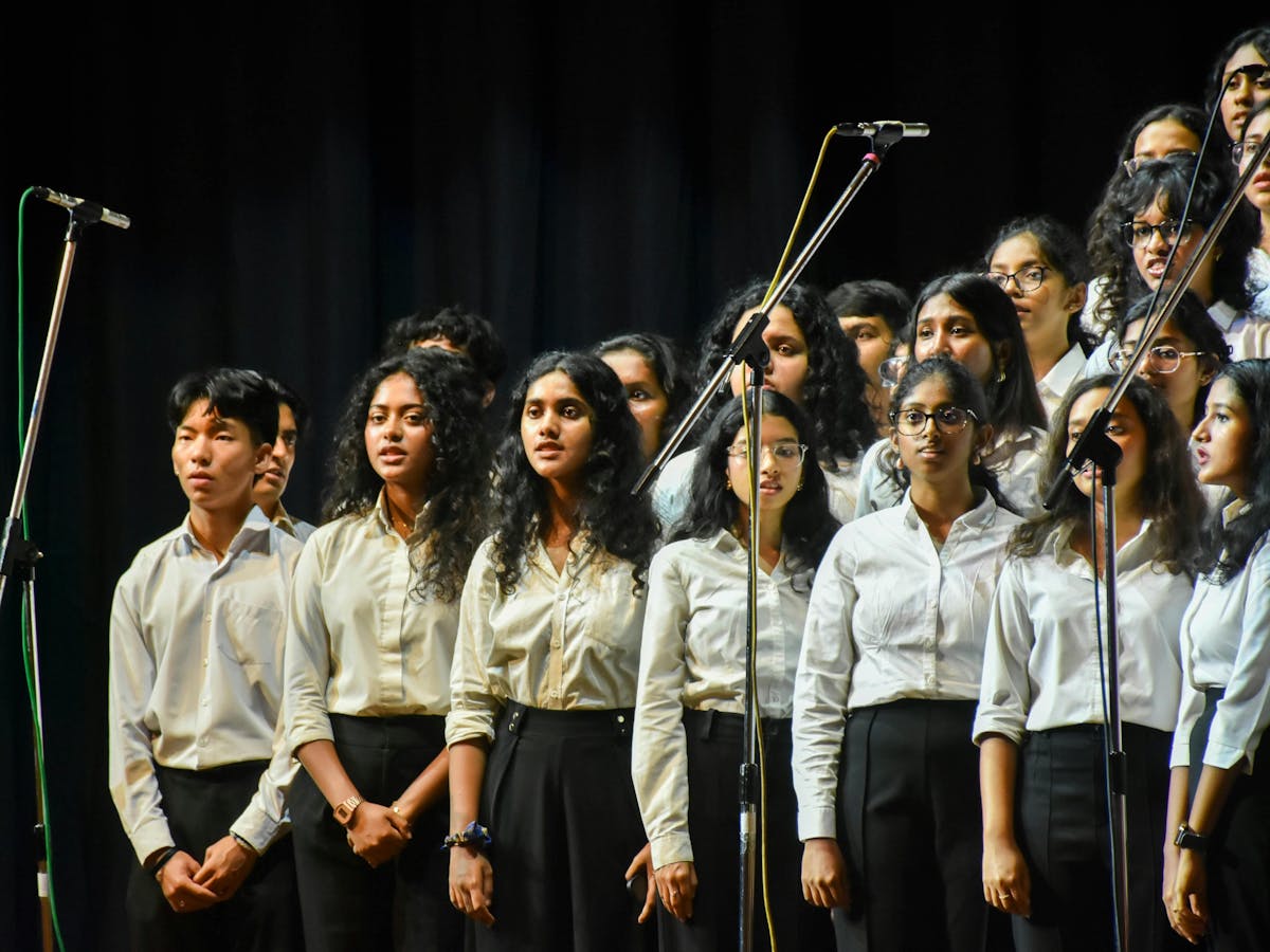 mixed choir, performing