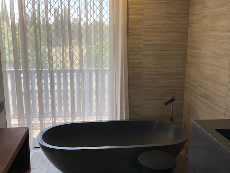 Bathroom Available in Queen and King Suites at Blue Jacket Motel Canowindra
