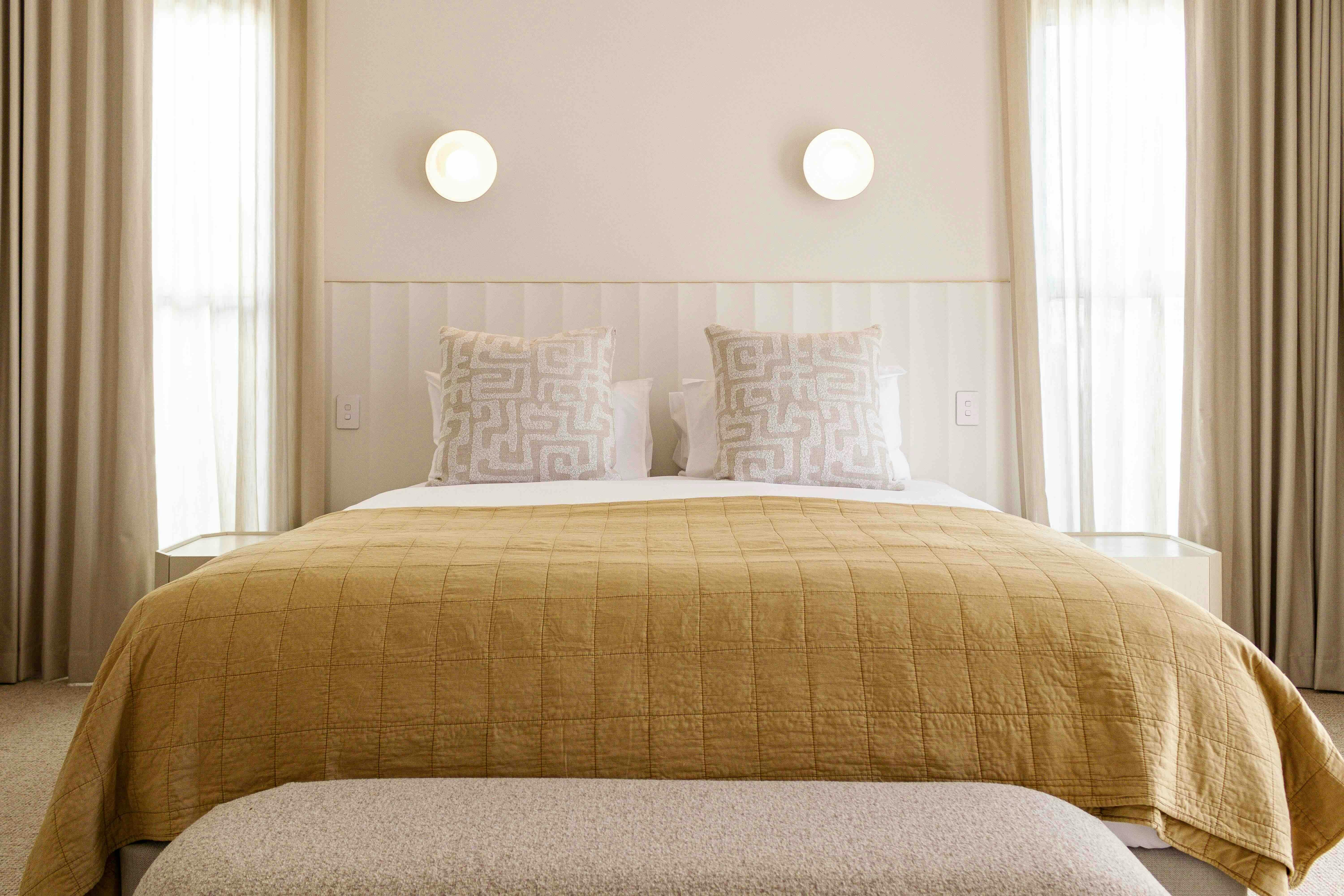 Sestra Beach House Fingal Bay Downstairs King Master suite with Desk