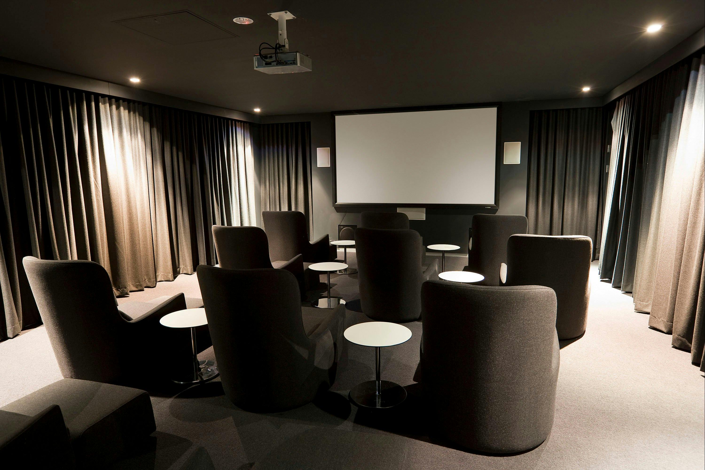 Mantra Circle On Cavill