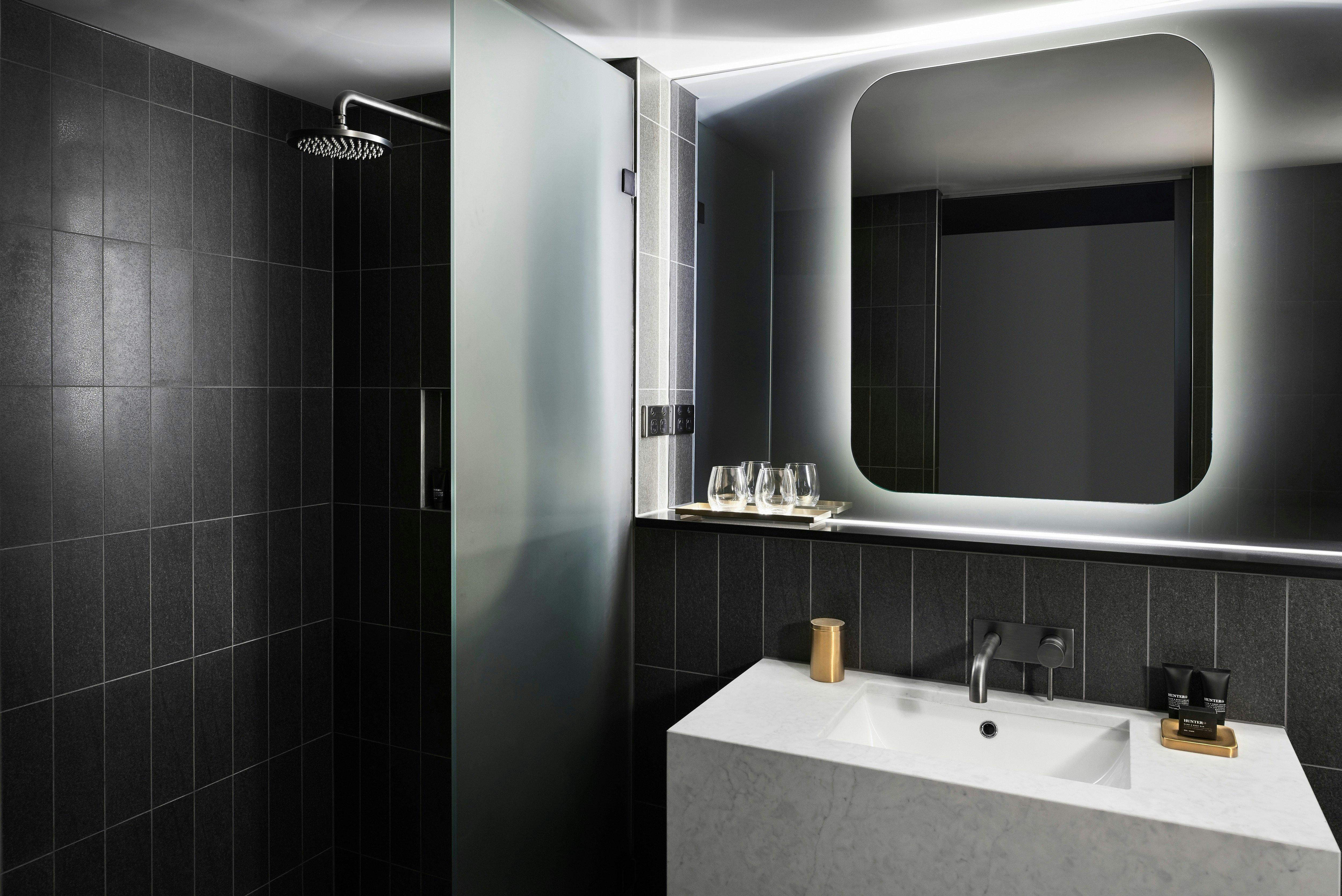 Midnight Classic Bathroom - Midnight Hotel