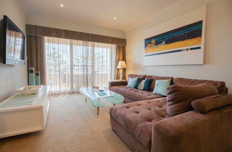 ONE BEDROOM LOWER APARTMENT