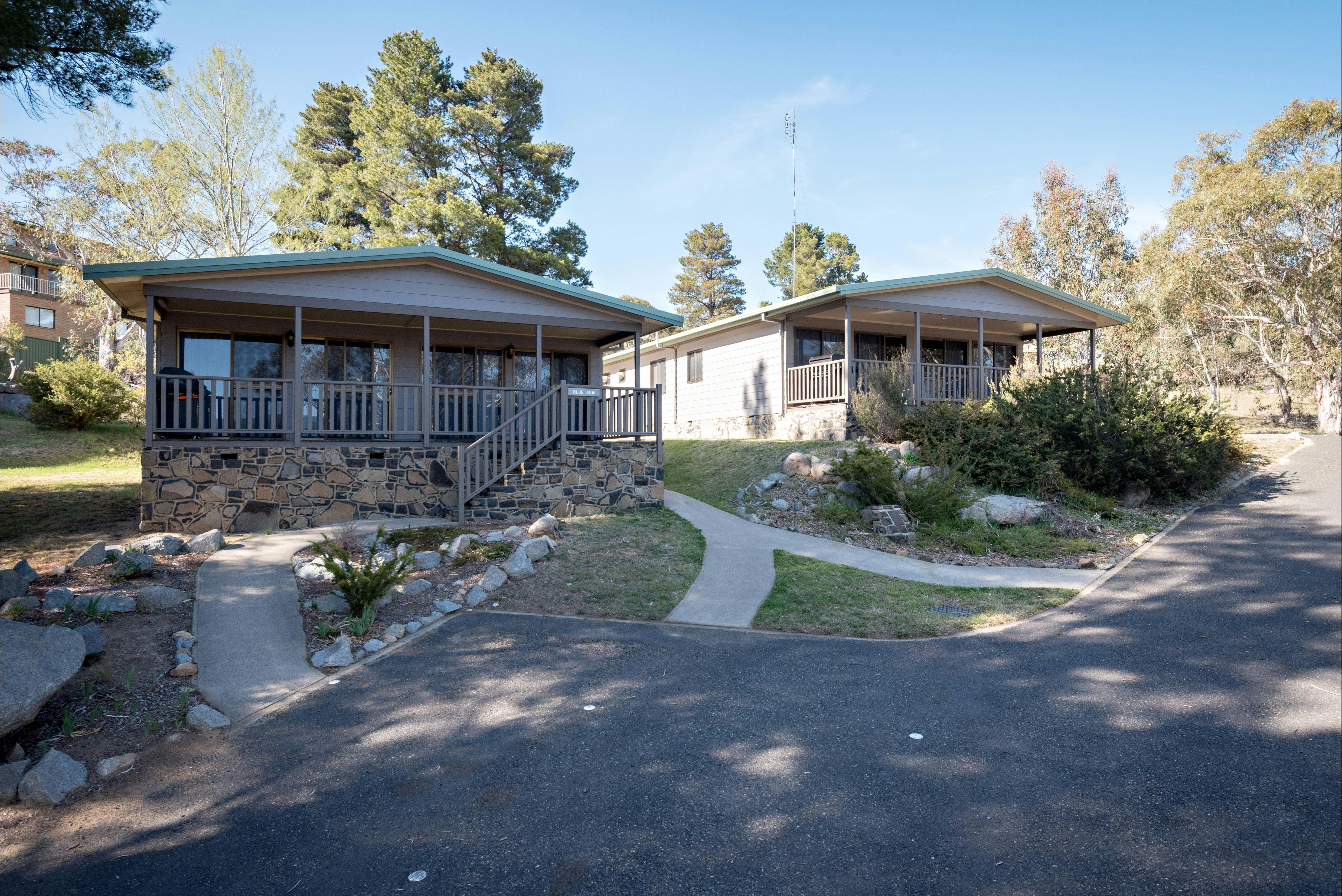 The Fred Read Cottages - Kanangra and Bluegum - offer cosy accommodation for families/small groups.