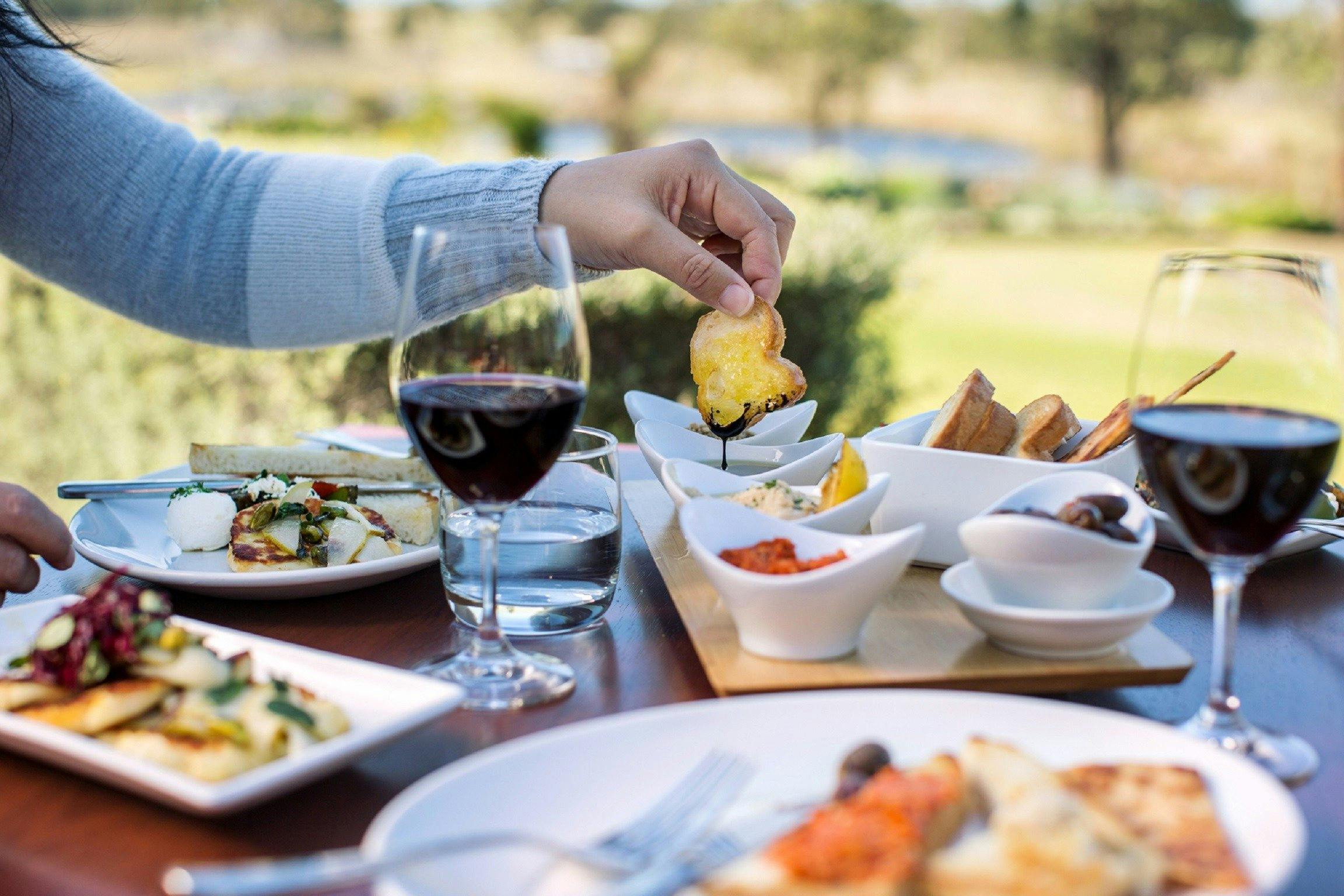 RidgeViewレストランでの食事とワイン