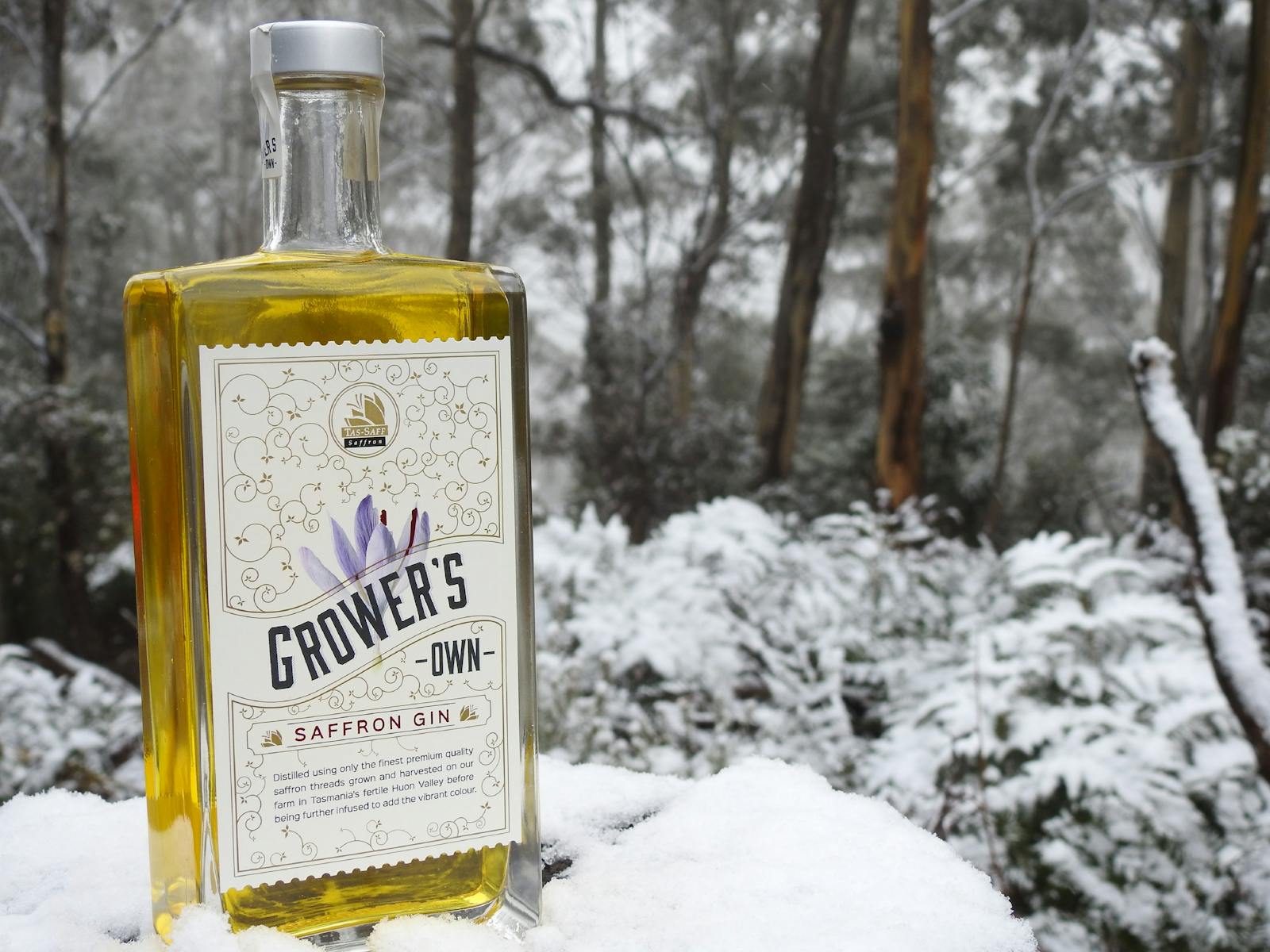 Tas-Saff Grower's Own saffron gin sitting on a log in the snow