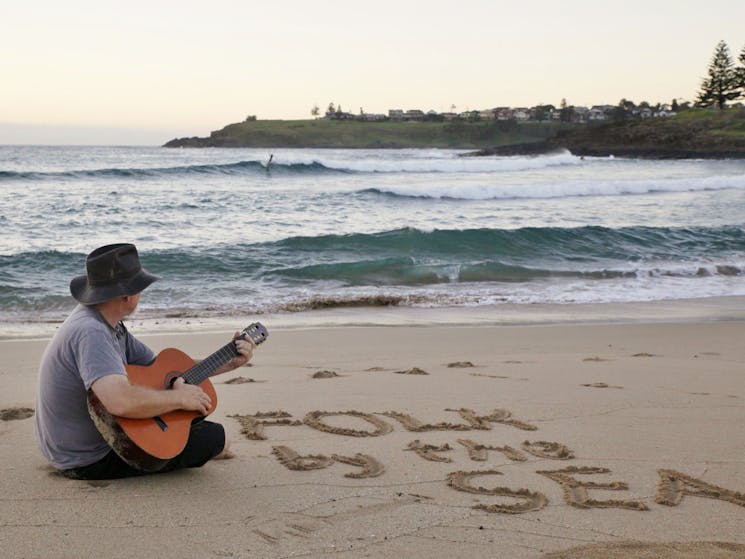 KIAMA FOLK by the SEA