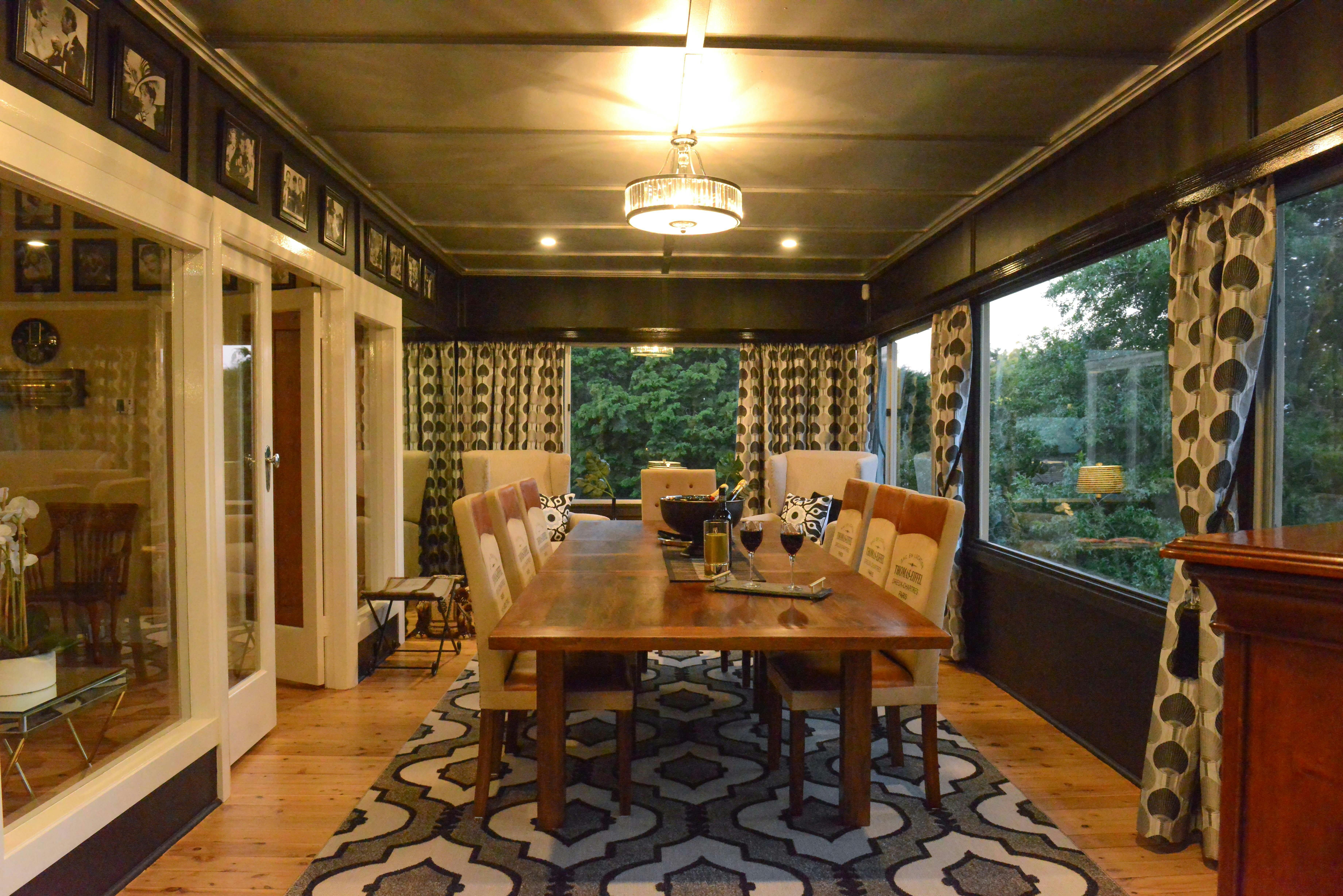 Dining Room with escarpment views across the Jamison Valley