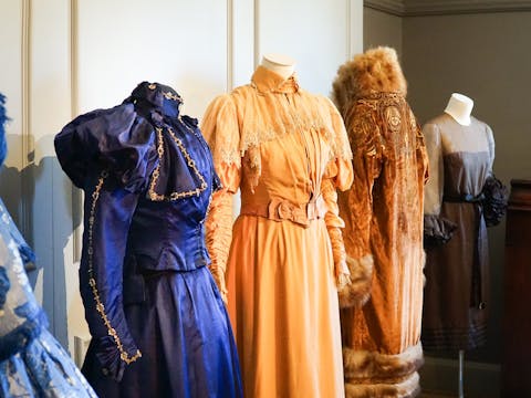 Fashionable Silhouettes