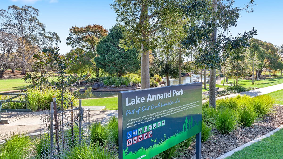 Play equipment, walks and feed the ducks