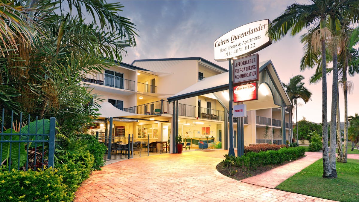 Cairns Queenslander Hotel and Apartments