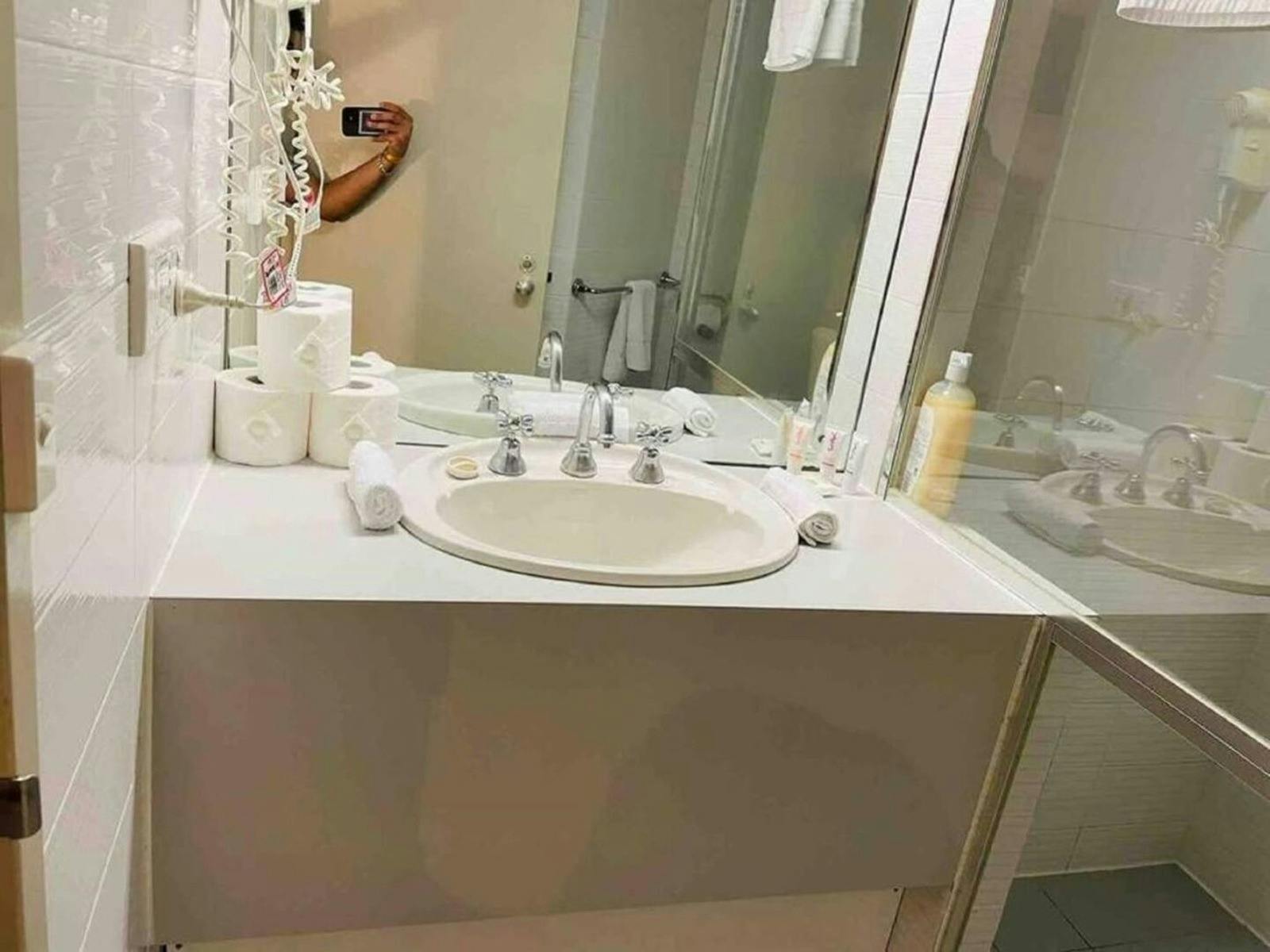 Gouger Street Adelaide Apartment | Ensuite Gouger Entire Apartment Slider Image 8