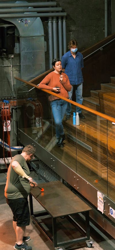 Tour watching glass blowers in the Hotshop